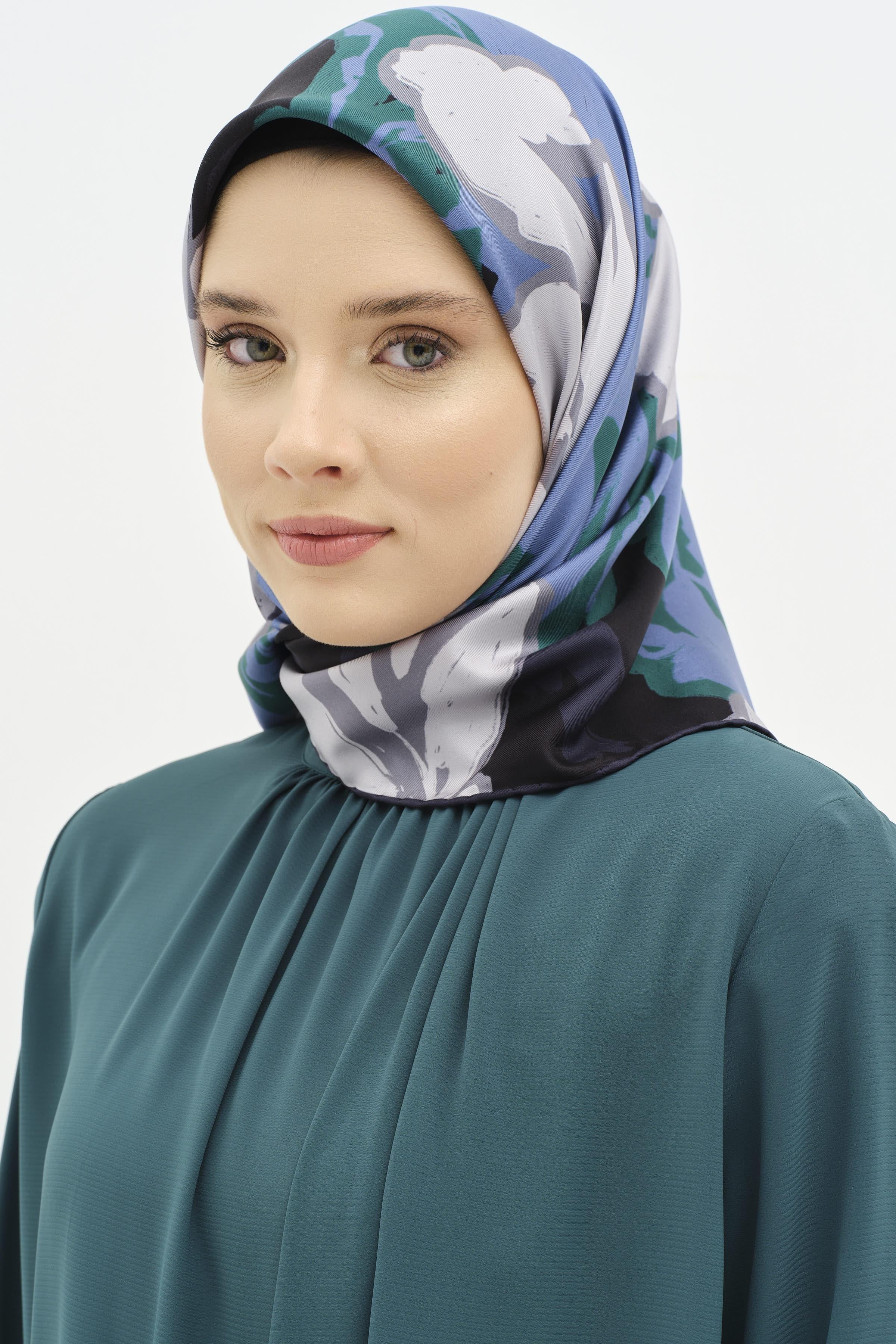 Multi Flower Desenli Sura İpek Eşarp - Mavi TUGBA