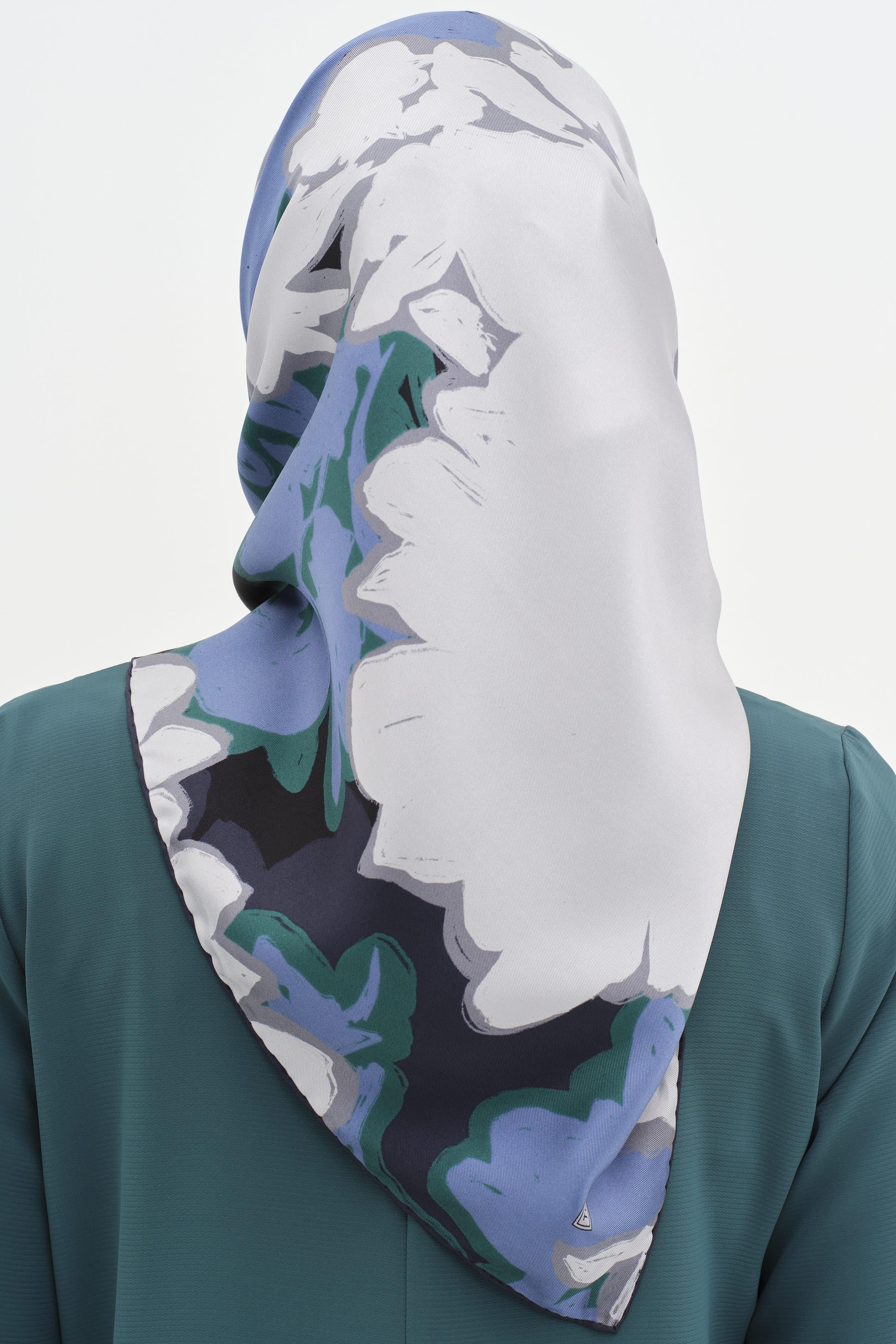 Multi Flower Desenli Sura İpek Eşarp - Mavi TUGBA