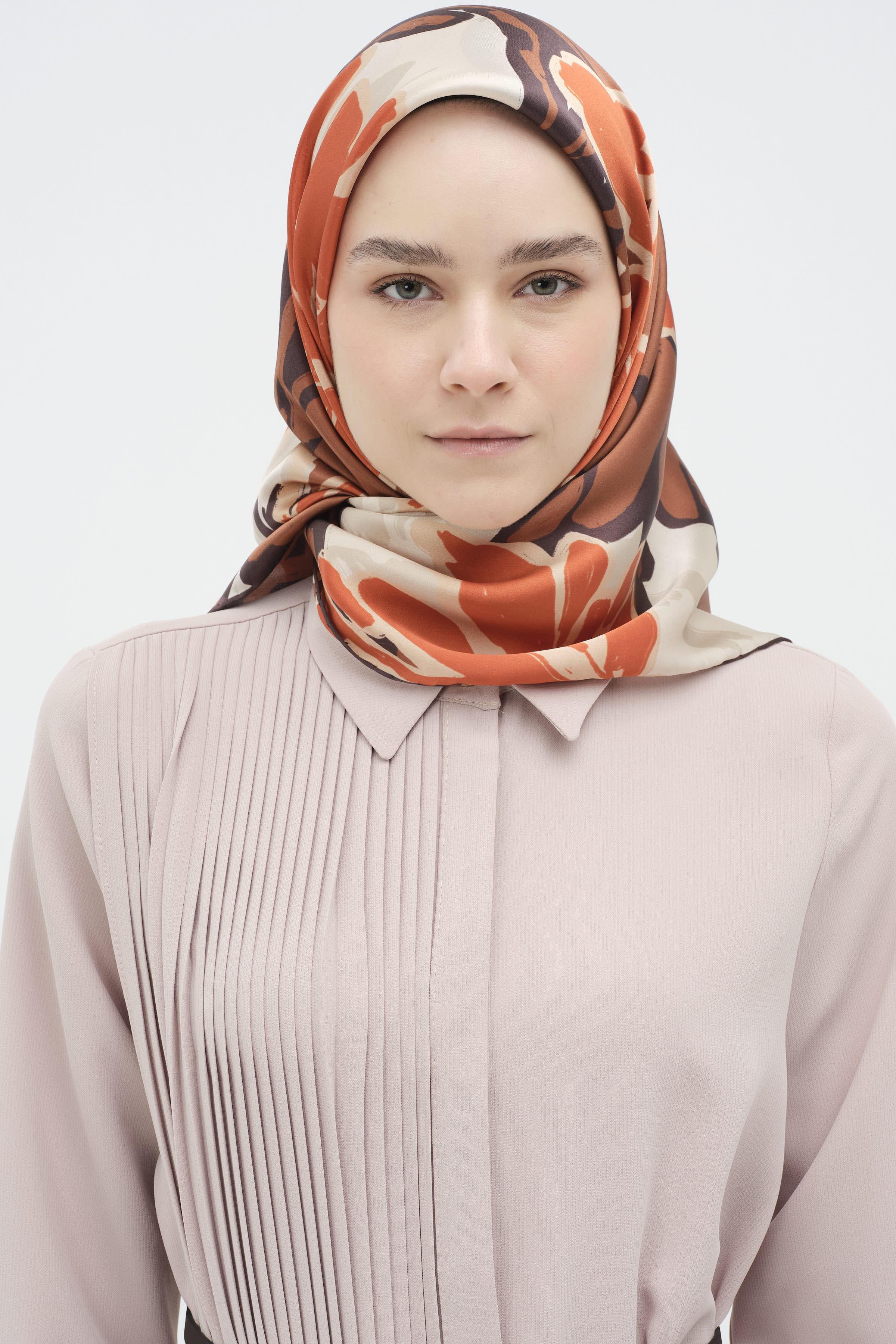 Multi Flower Desenli Sura İpek Eşarp - Turuncu TUGBA