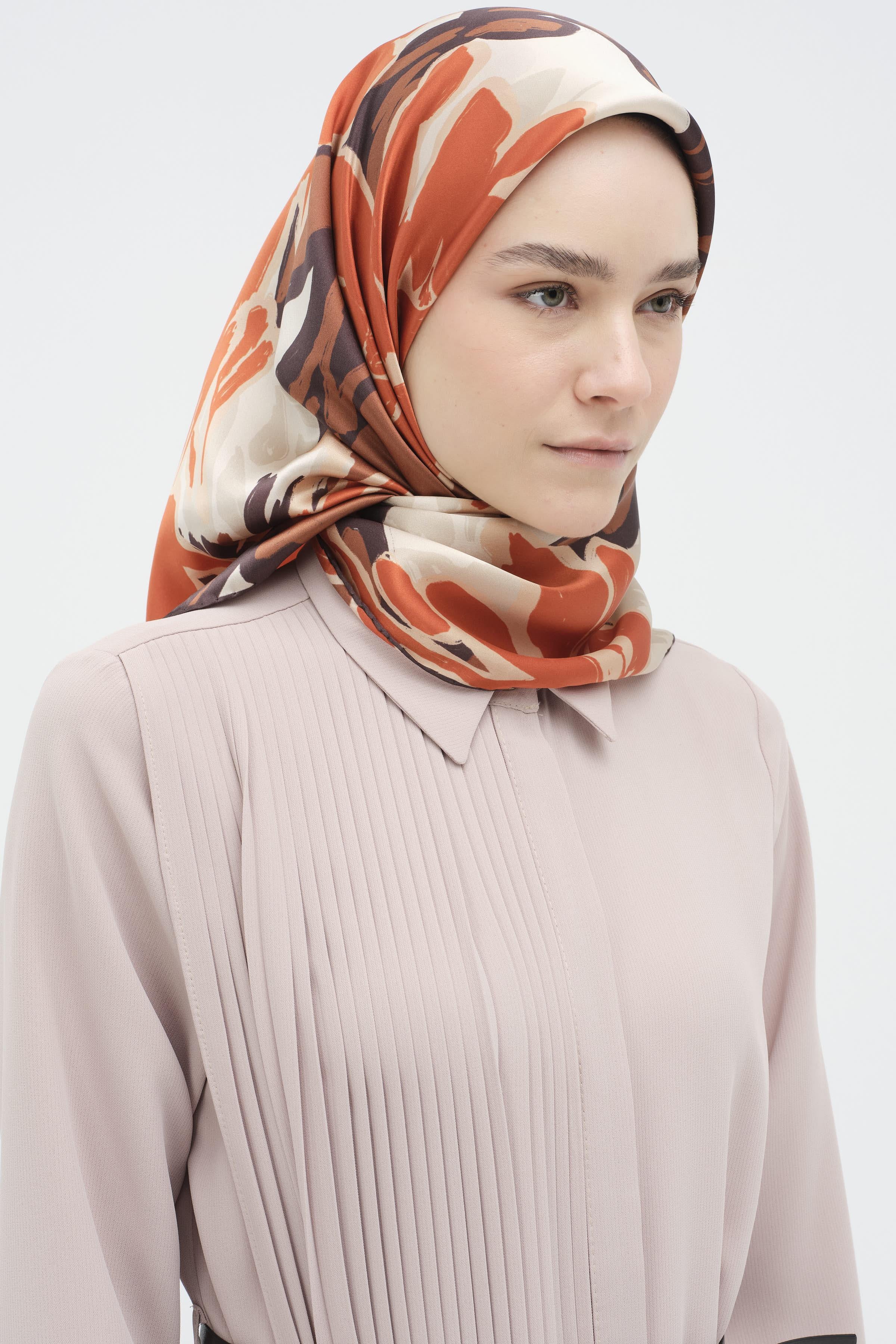 Multi Flower Desenli Sura İpek Eşarp - Turuncu TUGBA