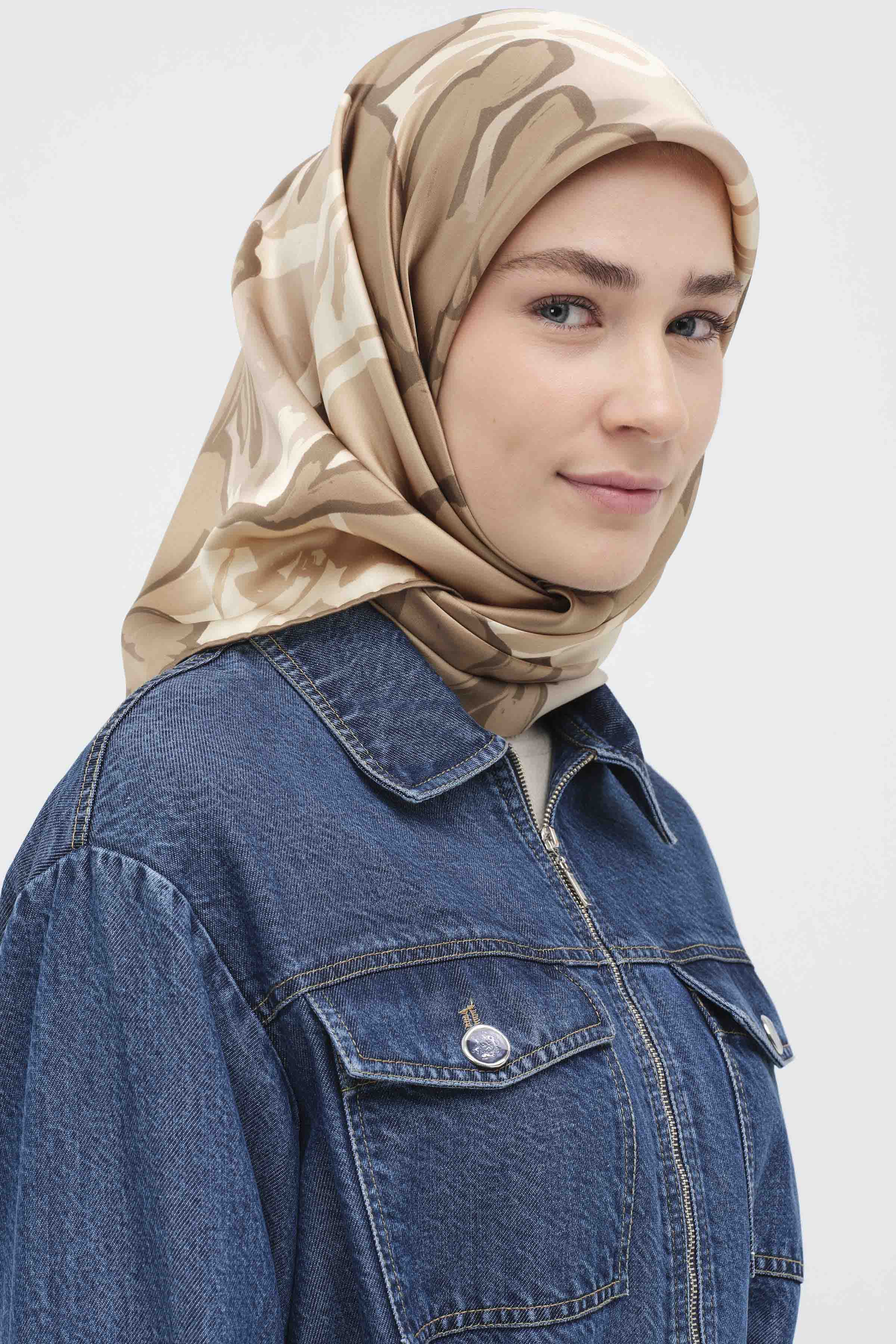 Multi Flower Desenli Sura İpek Eşarp - Vizon TUGBA