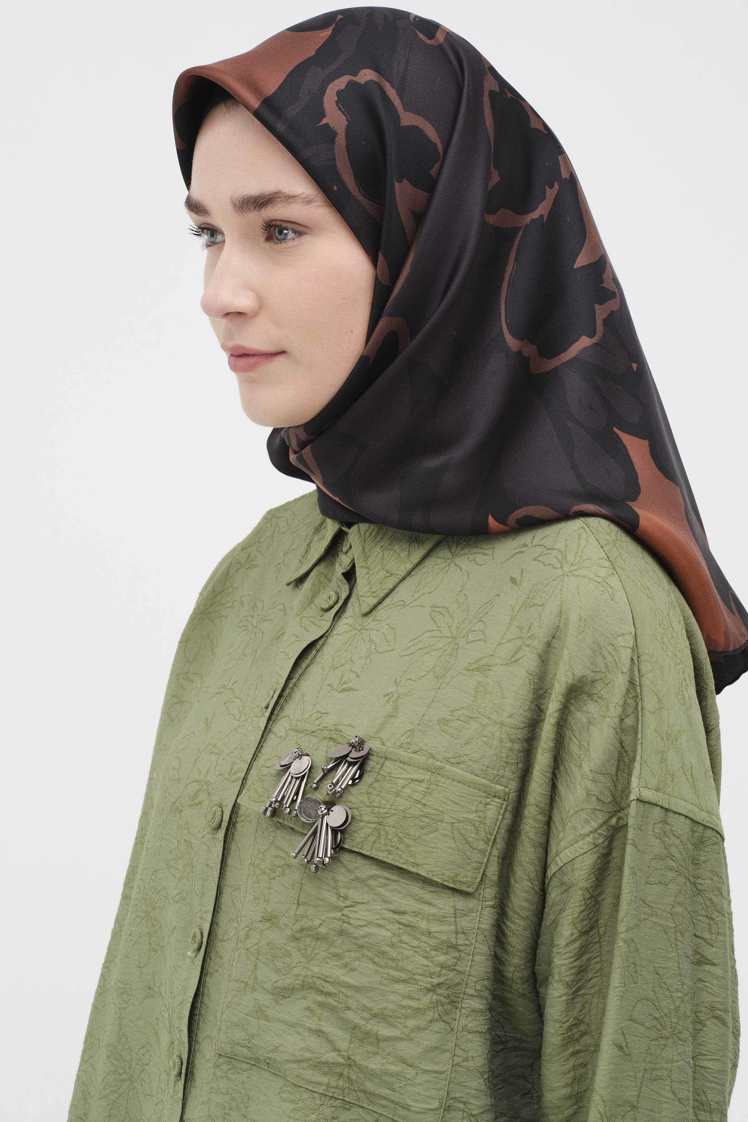 Multi Flower Desenli Twill İpek Eşarp - Acı Kahve TUGBA