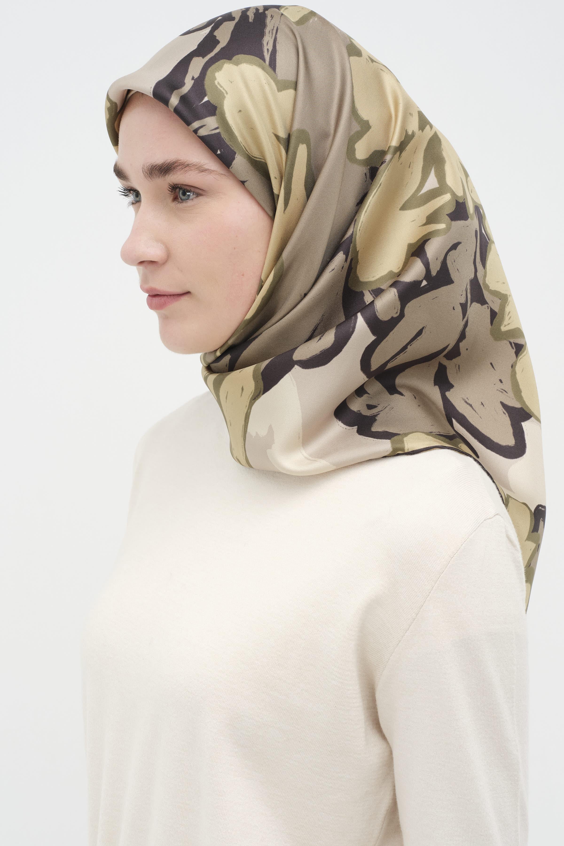 Multi Flower Desenli Twill İpek Eşarp - Fıstık Yeşili TUGBA