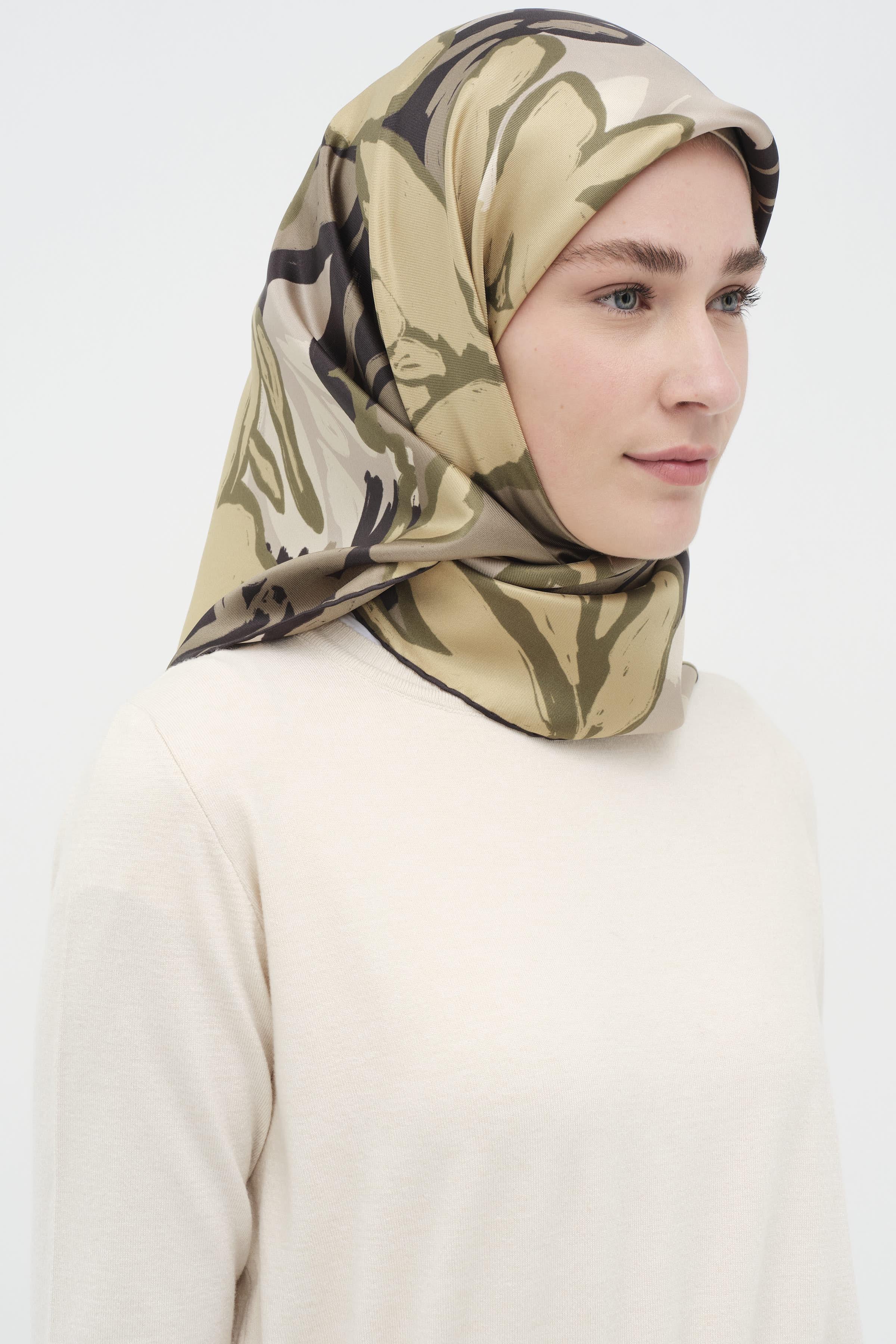 Multi Flower Desenli Twill İpek Eşarp - Fıstık Yeşili TUGBA