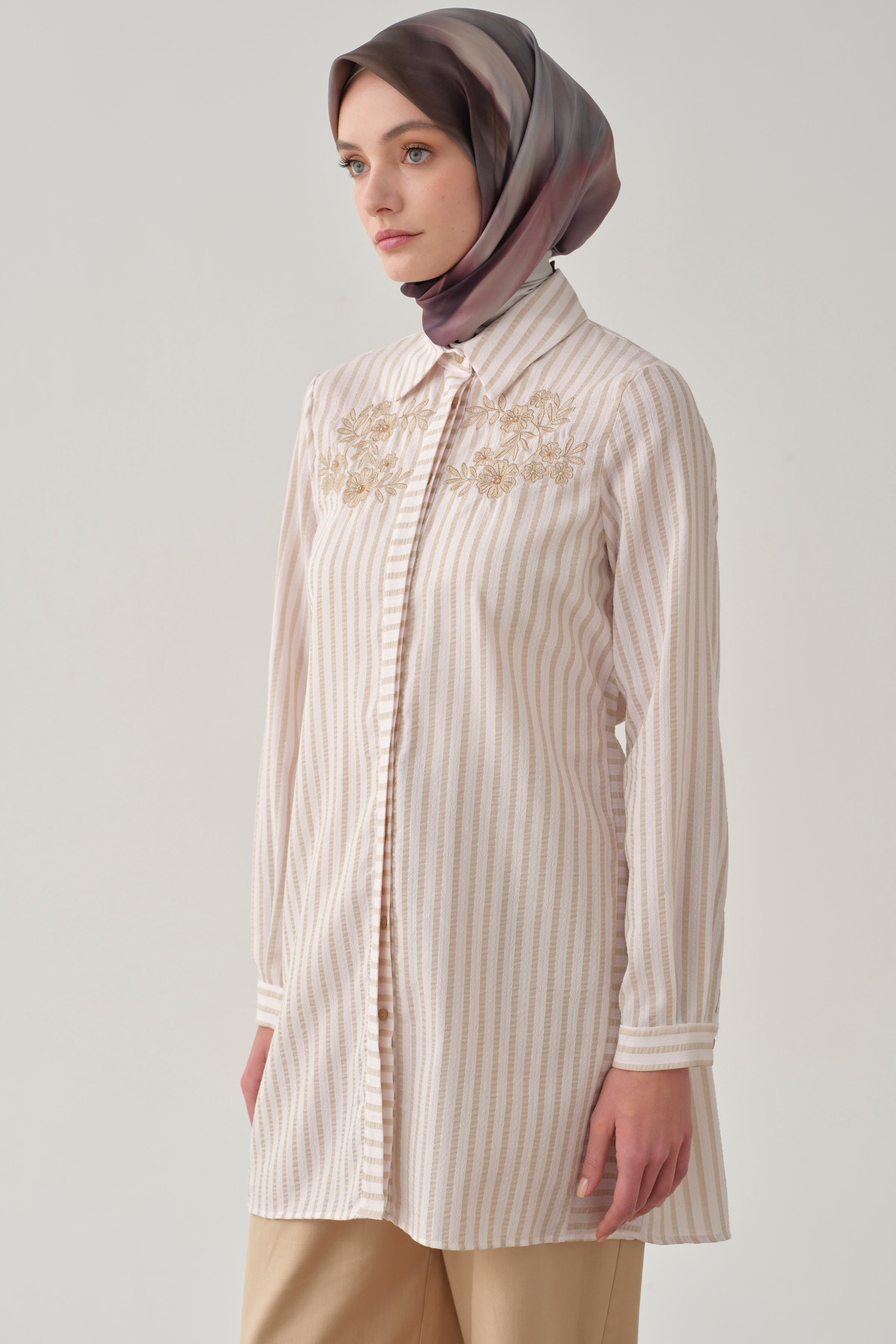 Nakış Detaylı Çizgili Tunik - Bej TUGBA