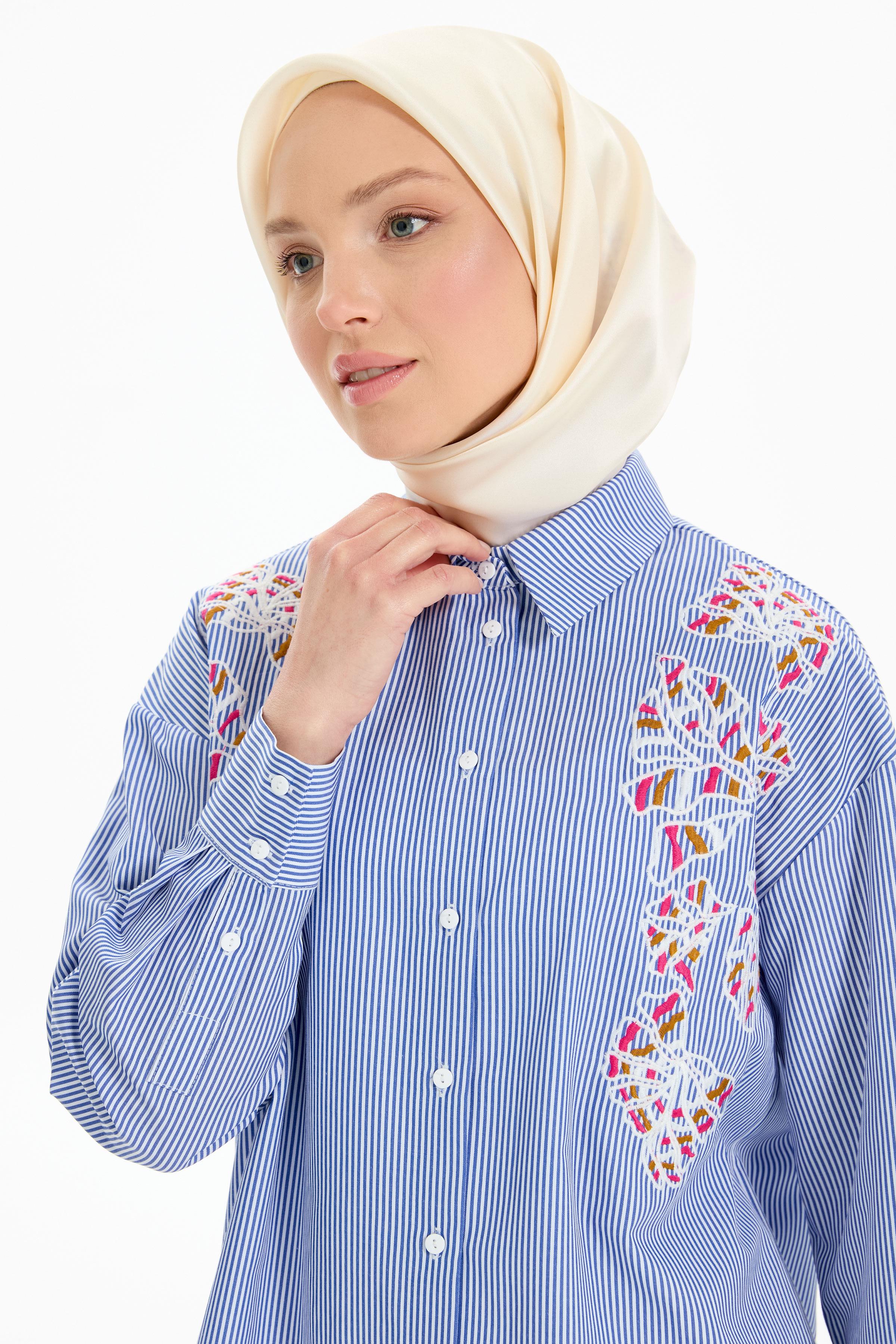 Nakış Detaylı Çizgili Tunik - Lacivert TUGBA