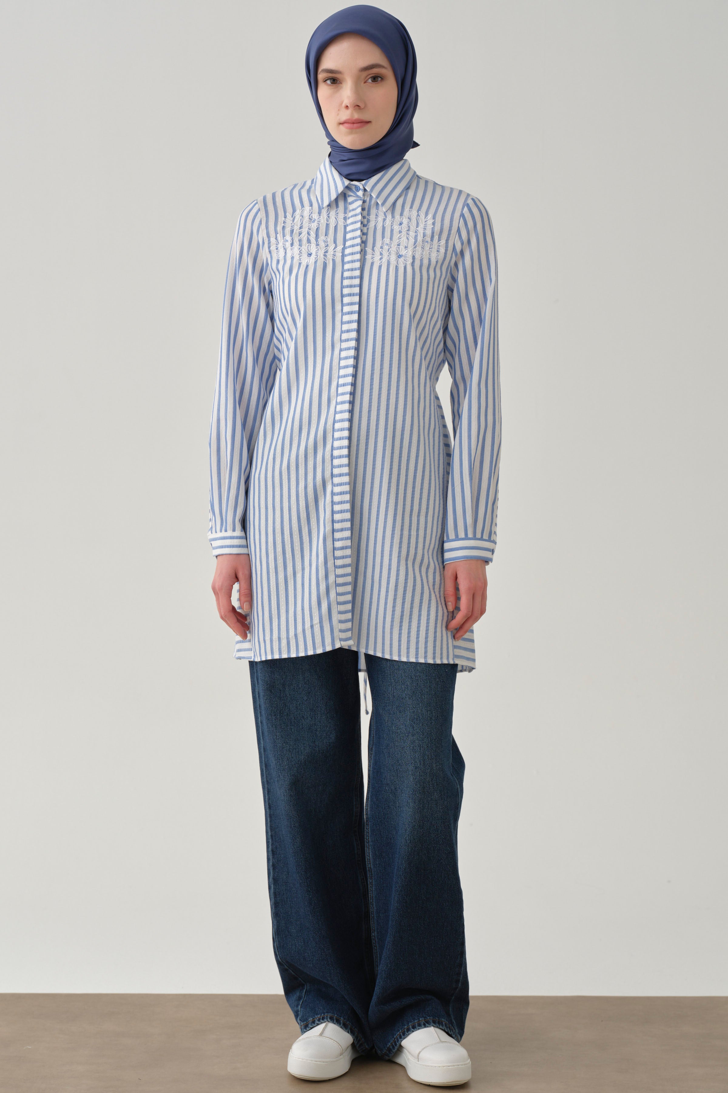 Nakış Detaylı Çizgili Tunik - Mavi TUGBA