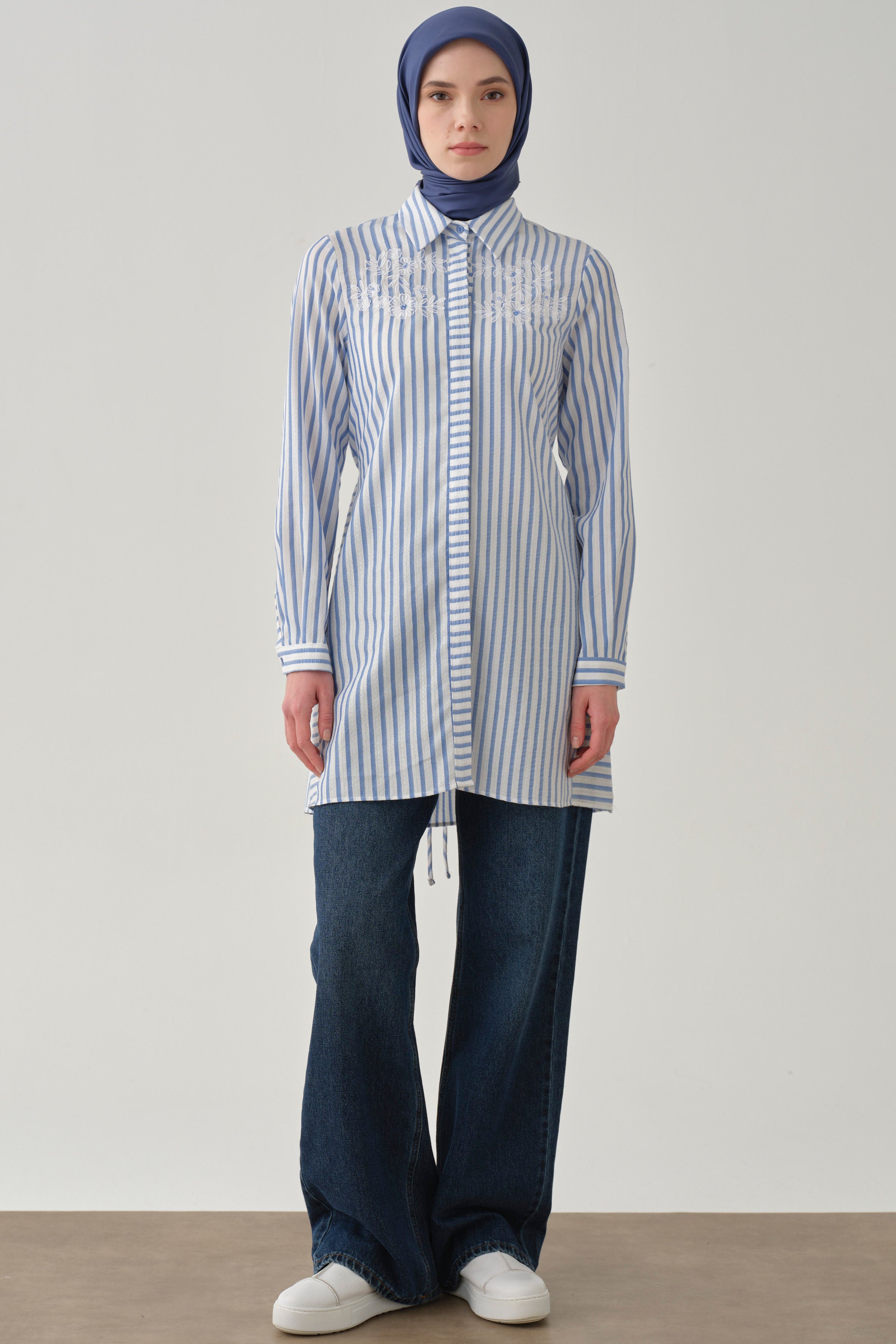 Nakış Detaylı Çizgili Tunik - Mavi TUGBA