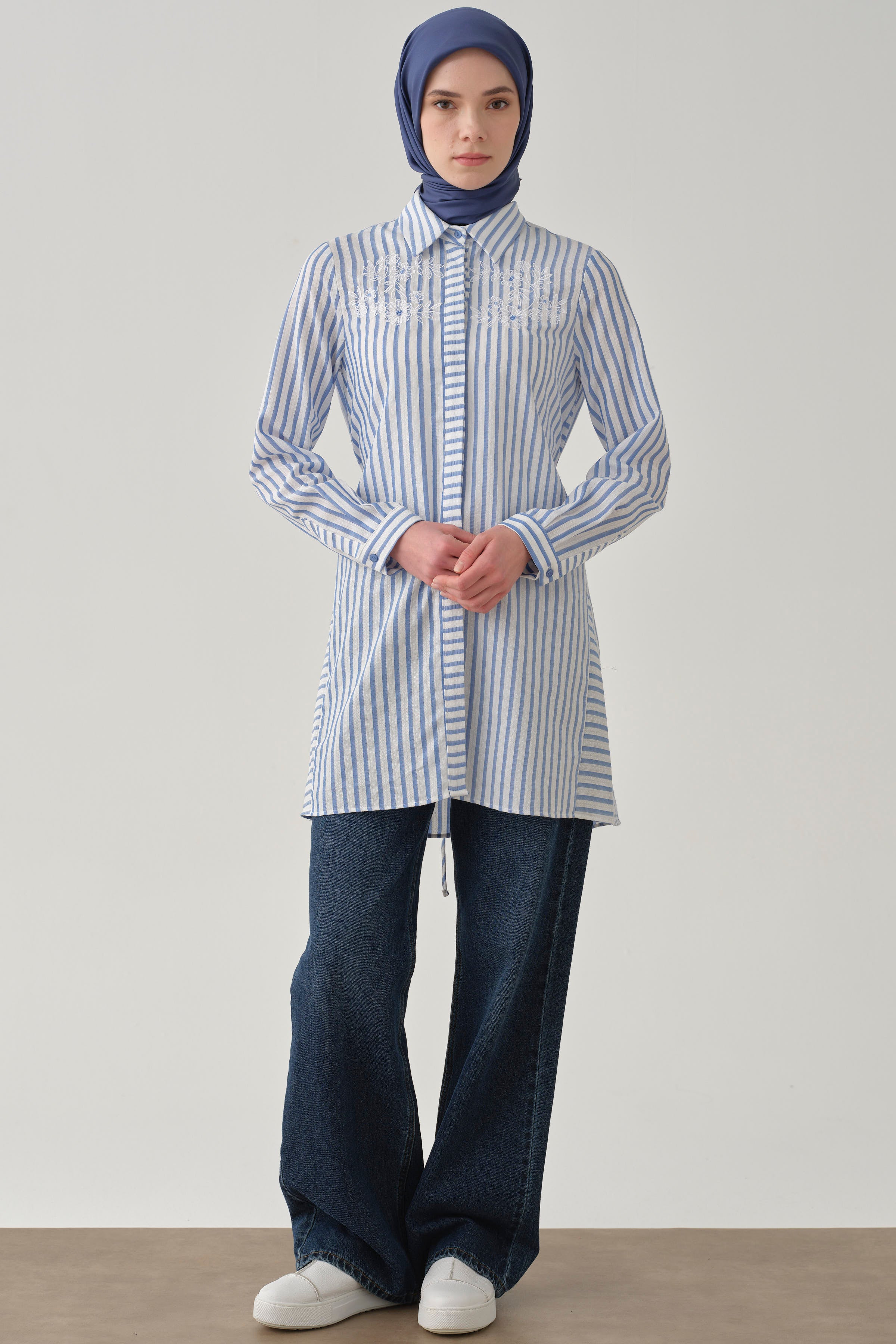 Nakış Detaylı Çizgili Tunik - Mavi TUGBA