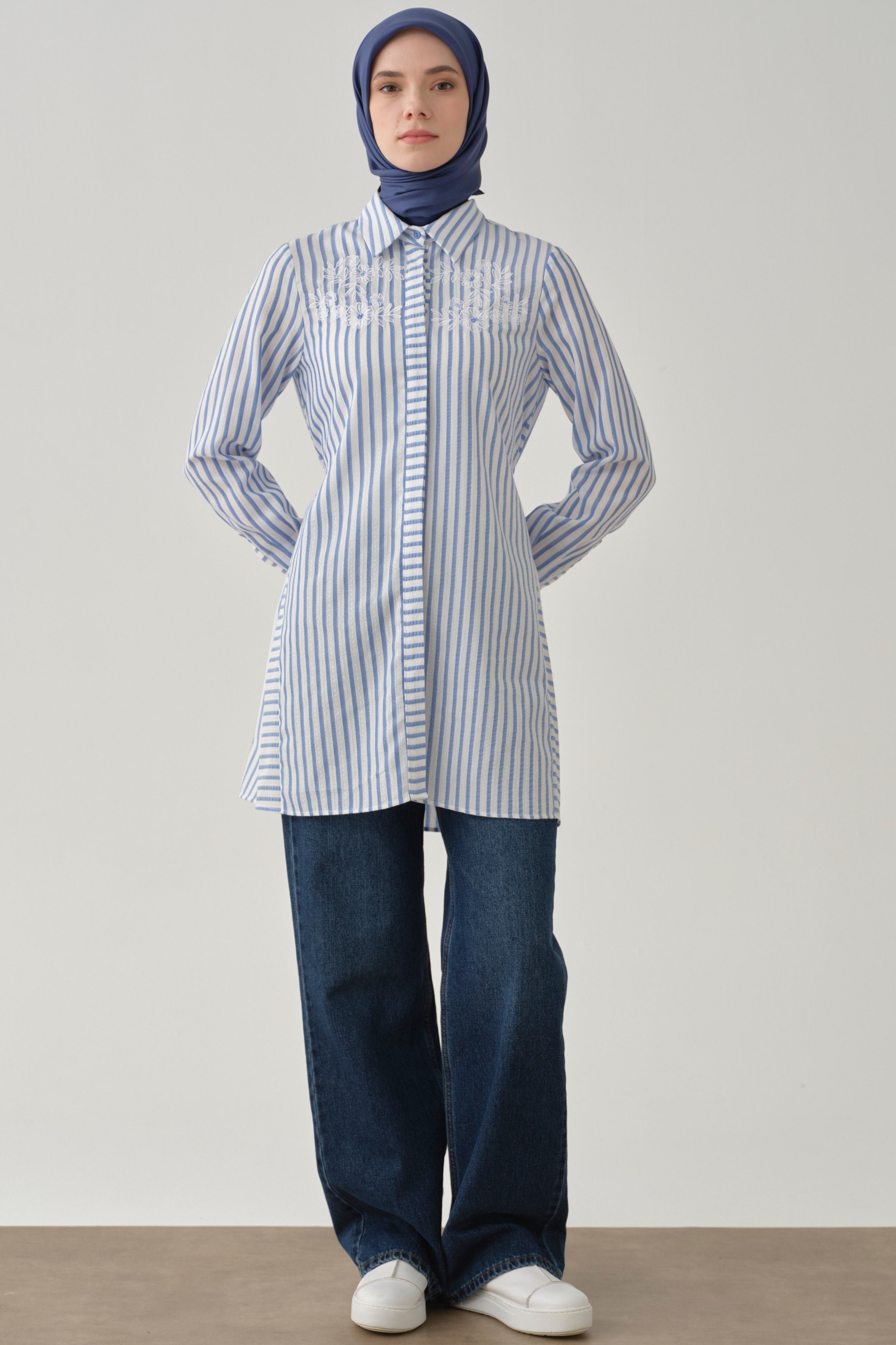 Nakış Detaylı Çizgili Tunik - Mavi TUGBA