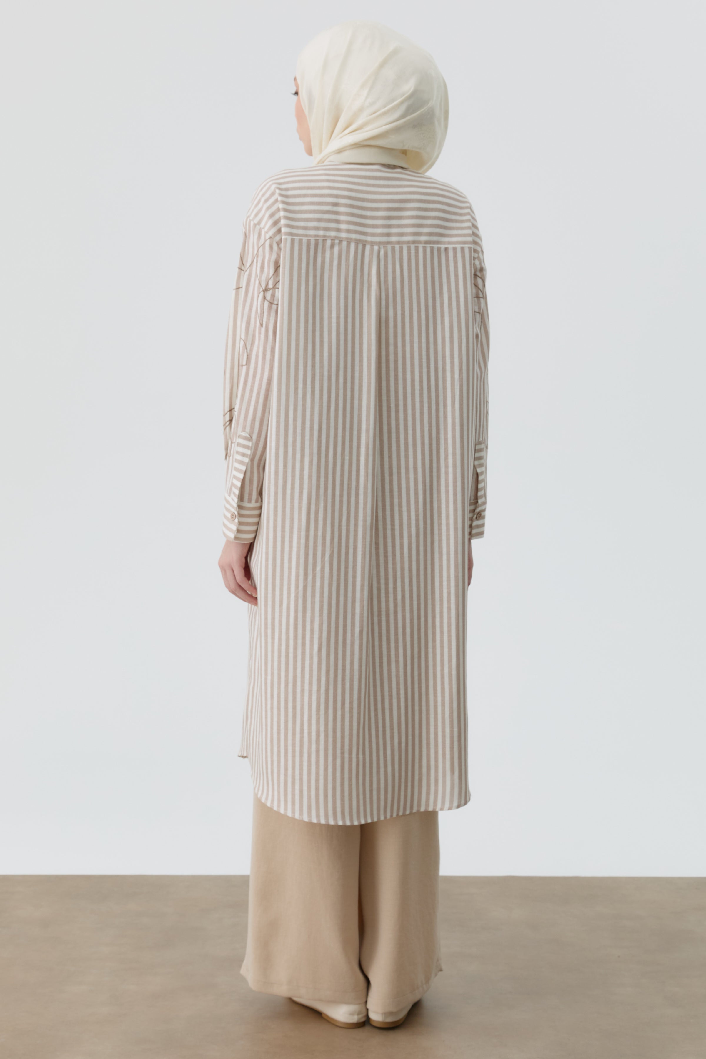 Nakış Detaylı Çizgili Uzun Tunik - Vizon TUGBA