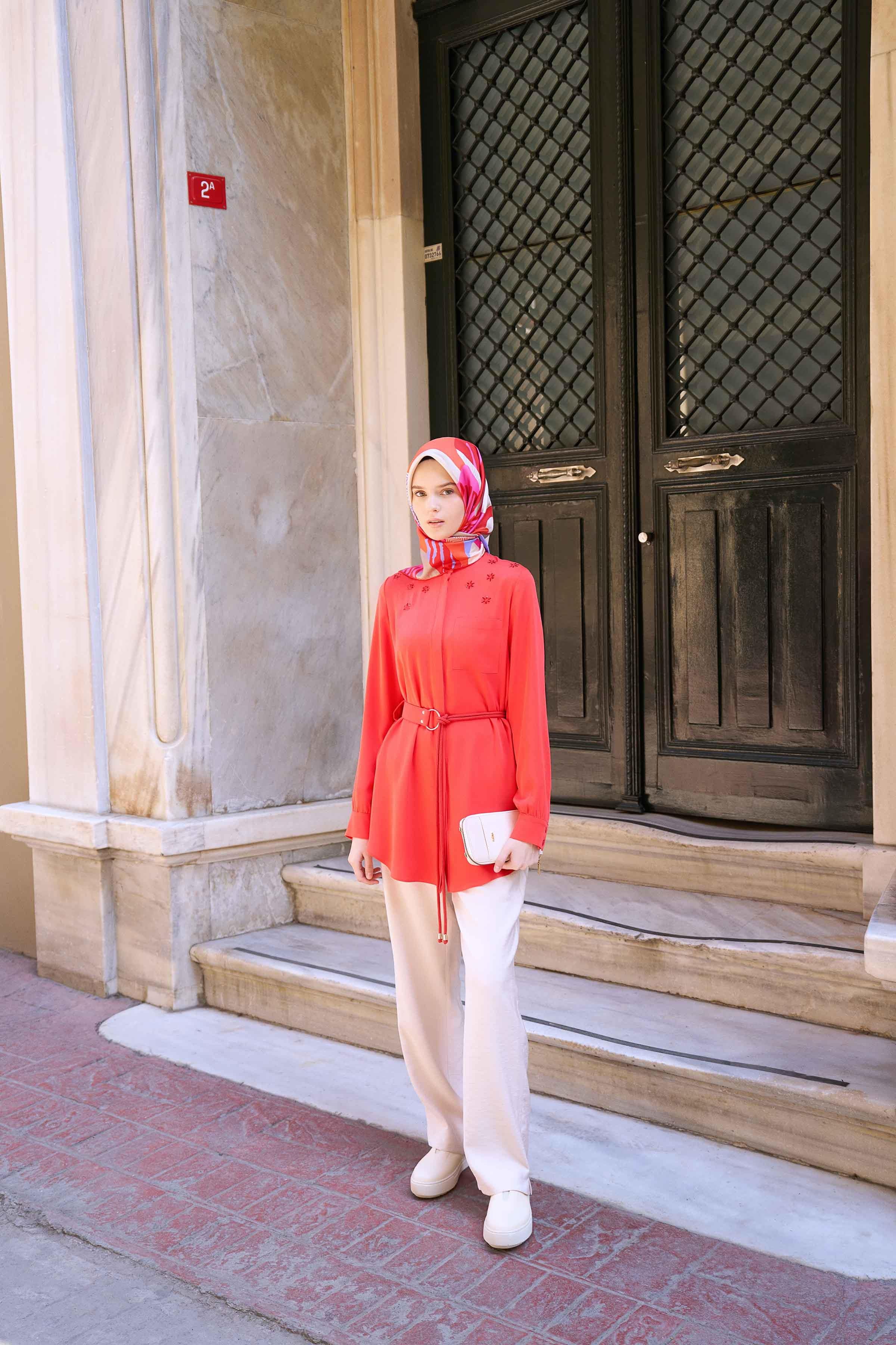 Nakış Detaylı Kemerli Tunik - Mercan TUGBA