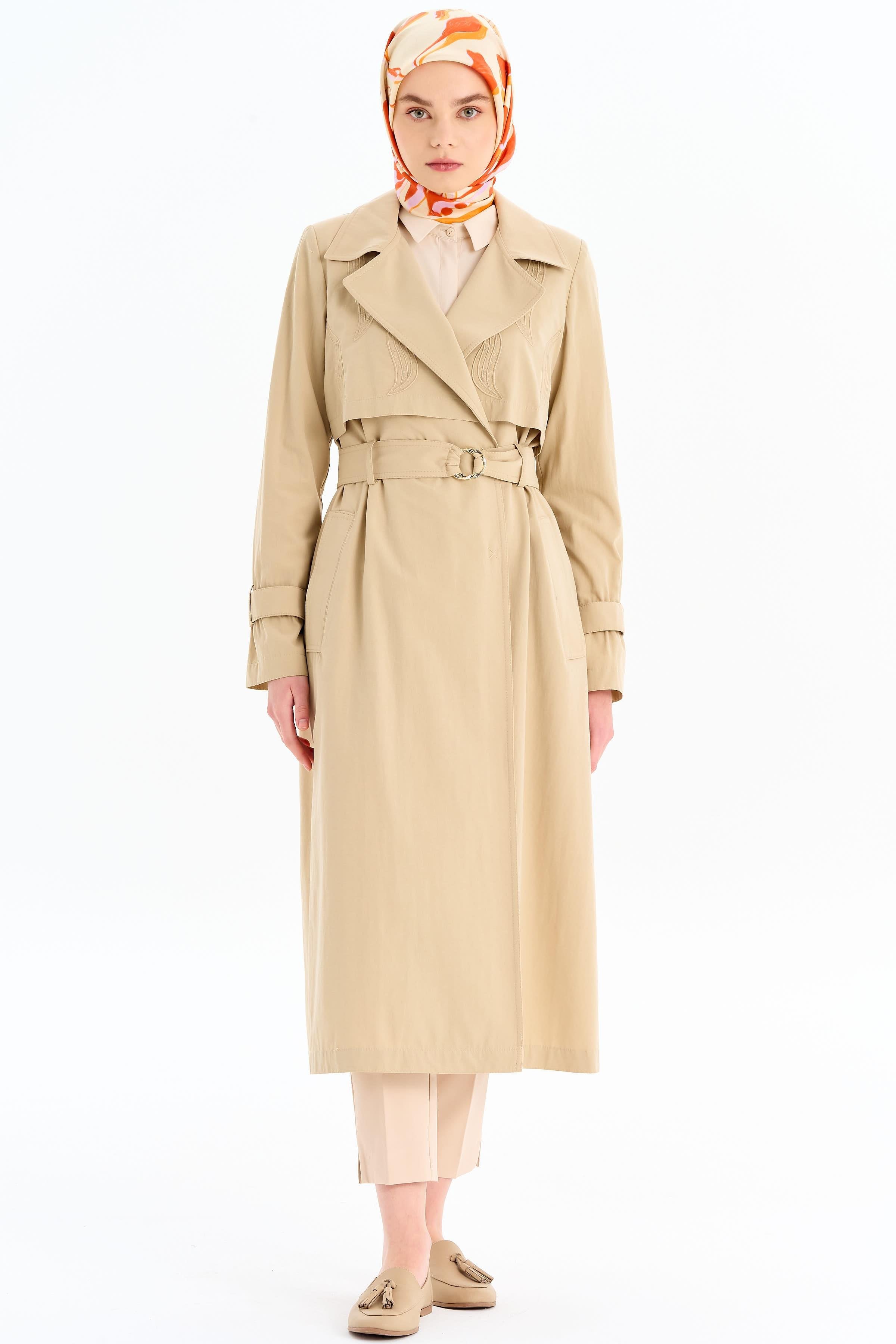 Nakış Detaylı Kol Lastikli Trençkot - Bej TUGBA