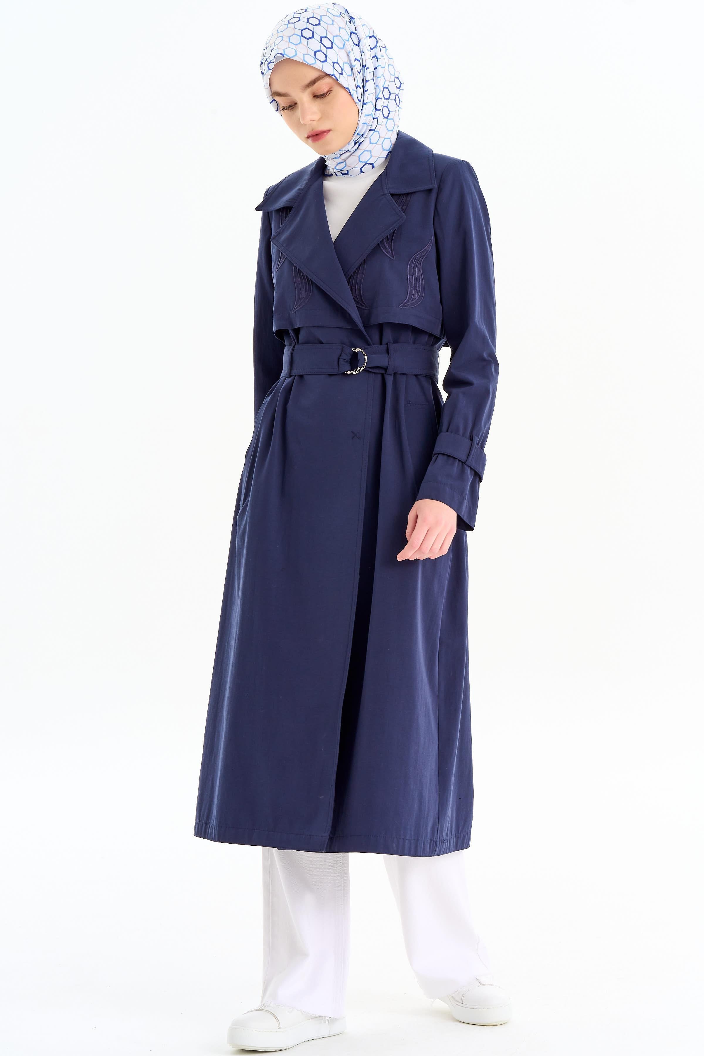 Nakış Detaylı Kol Lastikli Trençkot - Lacivert TUGBA