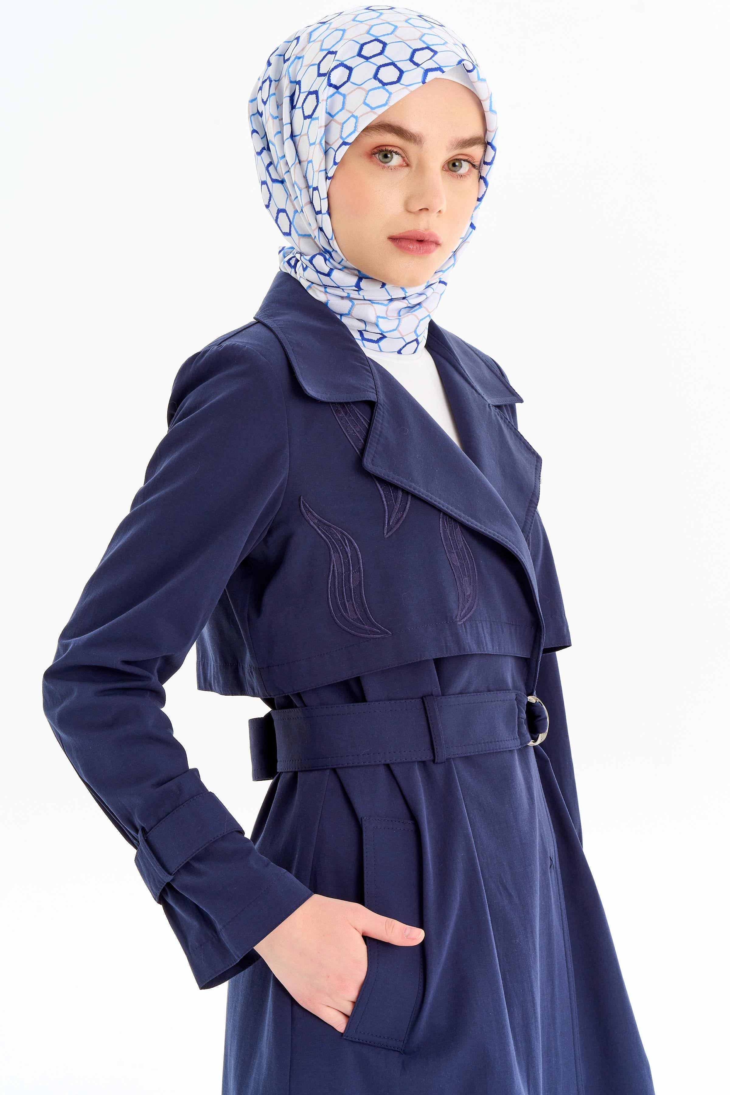 Nakış Detaylı Kol Lastikli Trençkot - Lacivert TUGBA