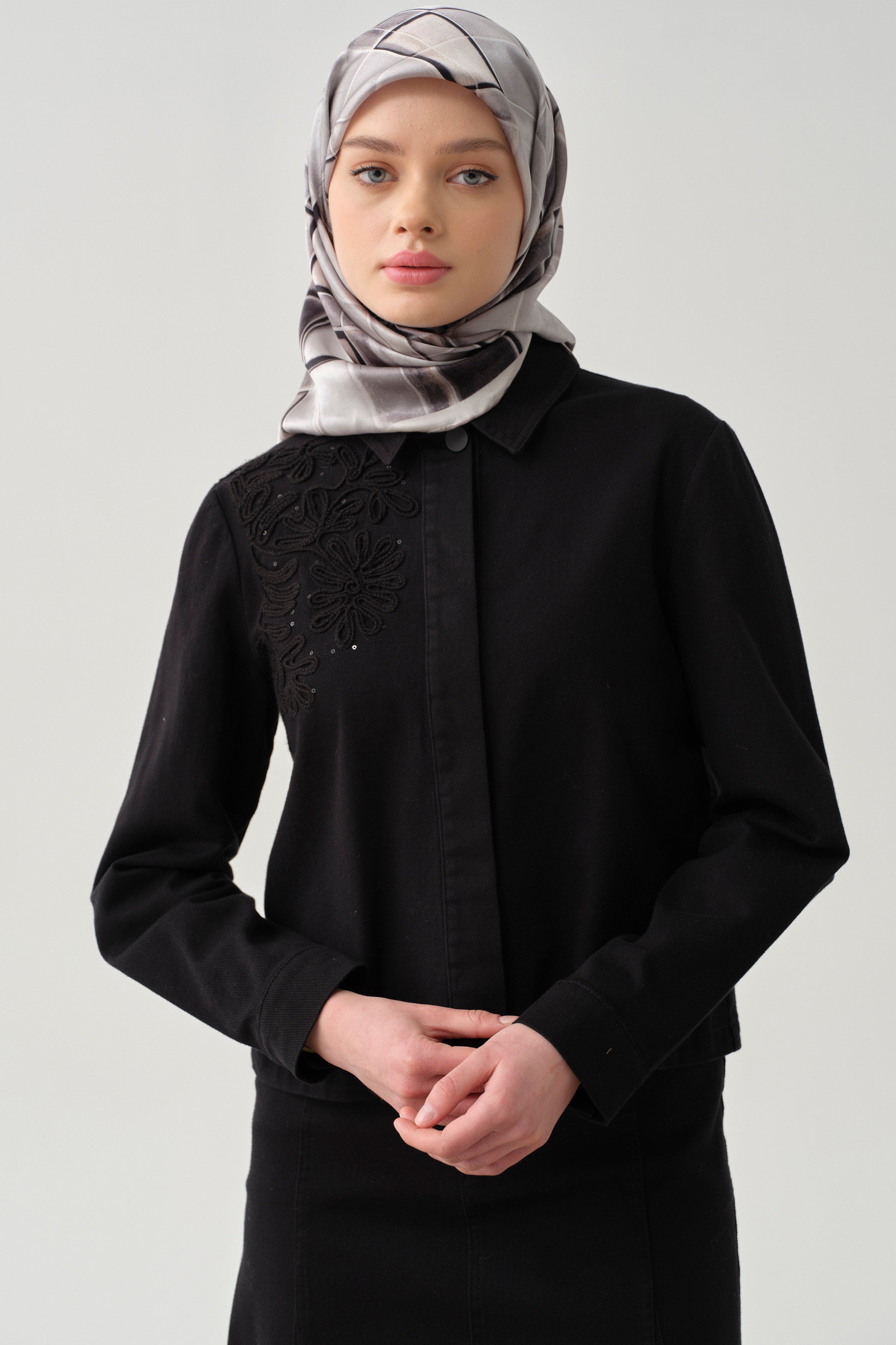 Nakış Detaylı Mini Canvas Ceket - Siyah TUGBA