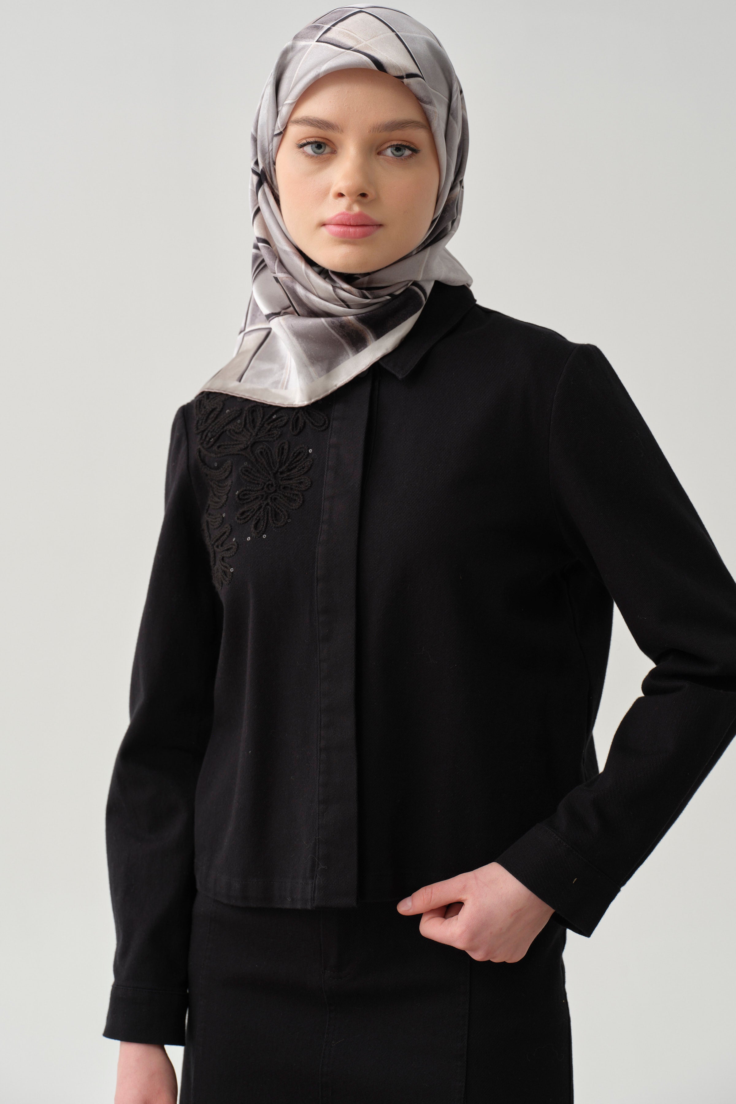 Nakış Detaylı Mini Canvas Ceket - Siyah TUGBA