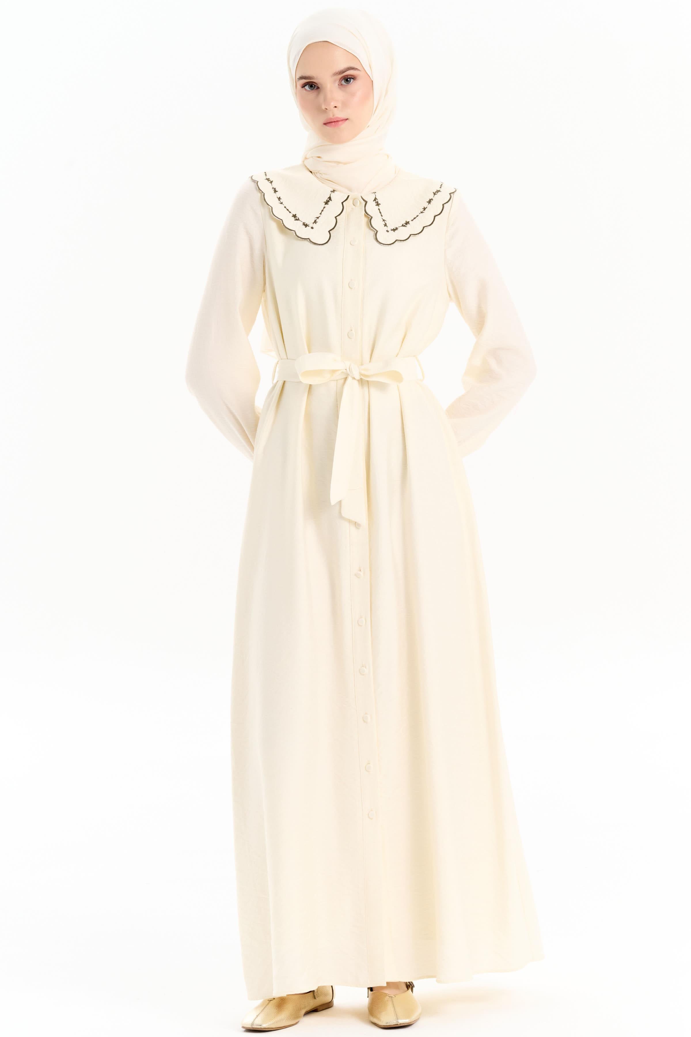 Nakışlı Bebe Yakalı Bel Kuşaklı Elbise - Ekru TUGBA