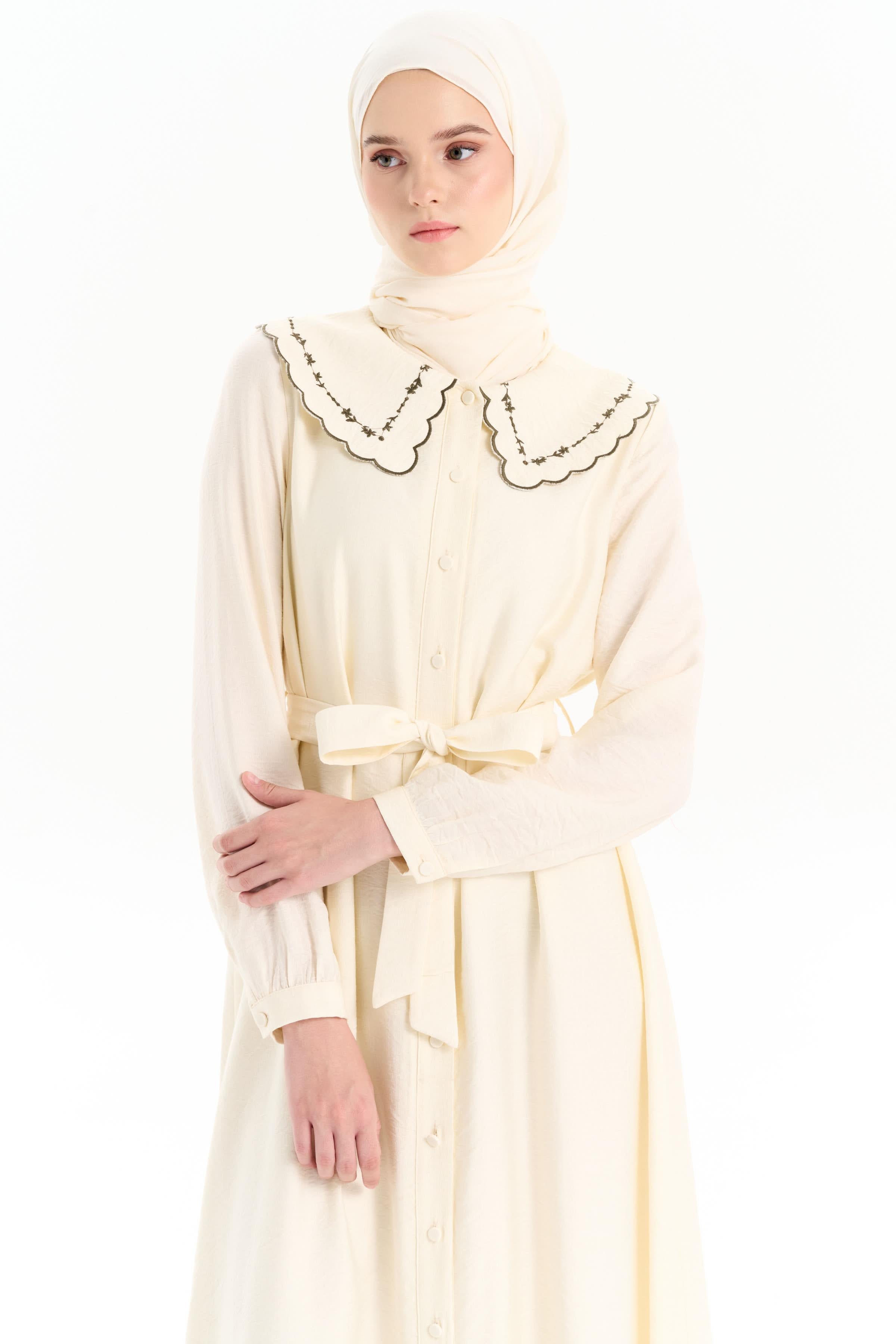 Nakışlı Bebe Yakalı Bel Kuşaklı Elbise - Ekru TUGBA