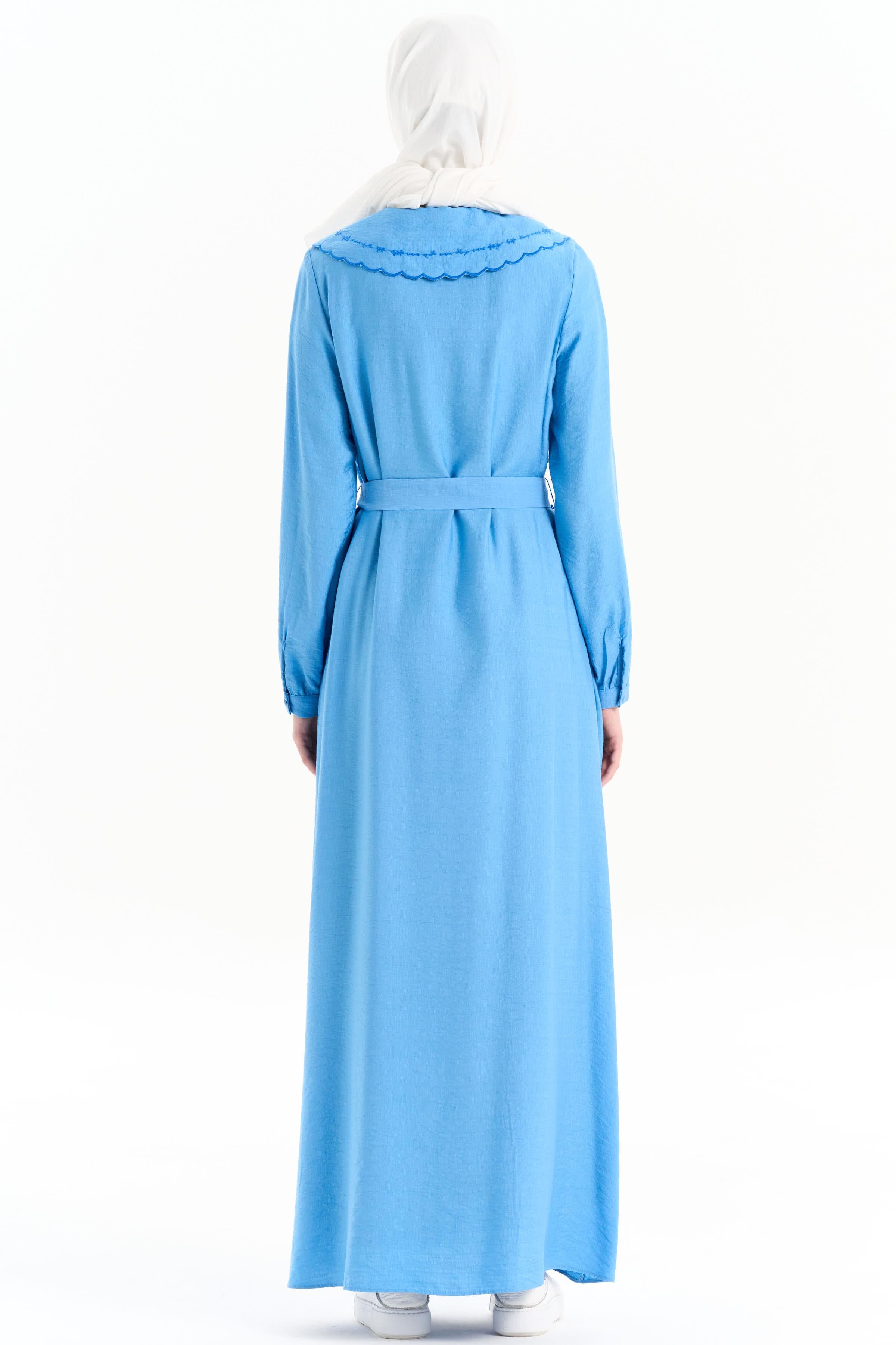 Nakışlı Bebe Yakalı Bel Kuşaklı Elbise - Mavi TUGBA