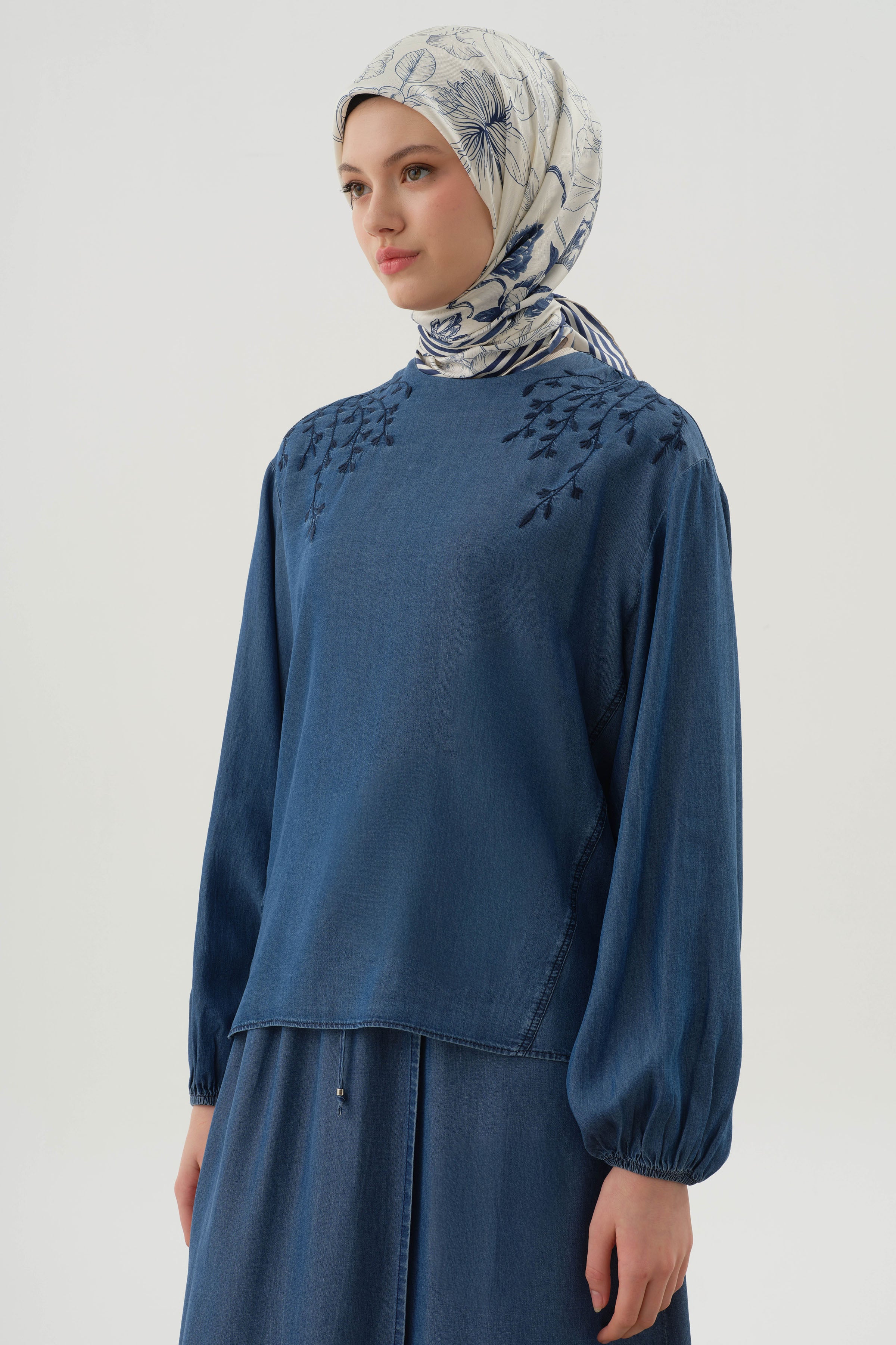 Nakışlı Bluz - İndigo TUGBA
