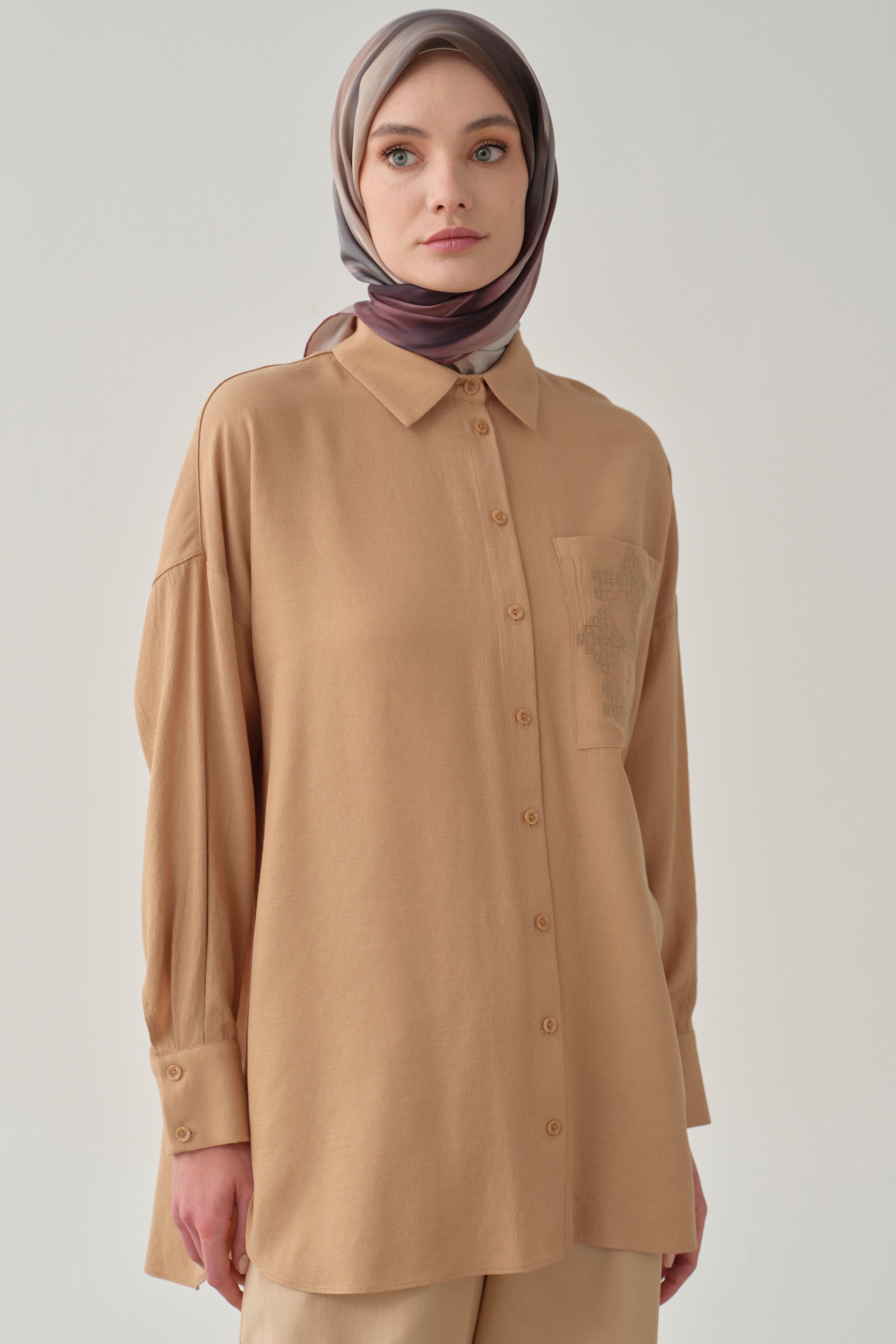 Nakışlı Cep Detaylı Gömlek - Bej TUGBA