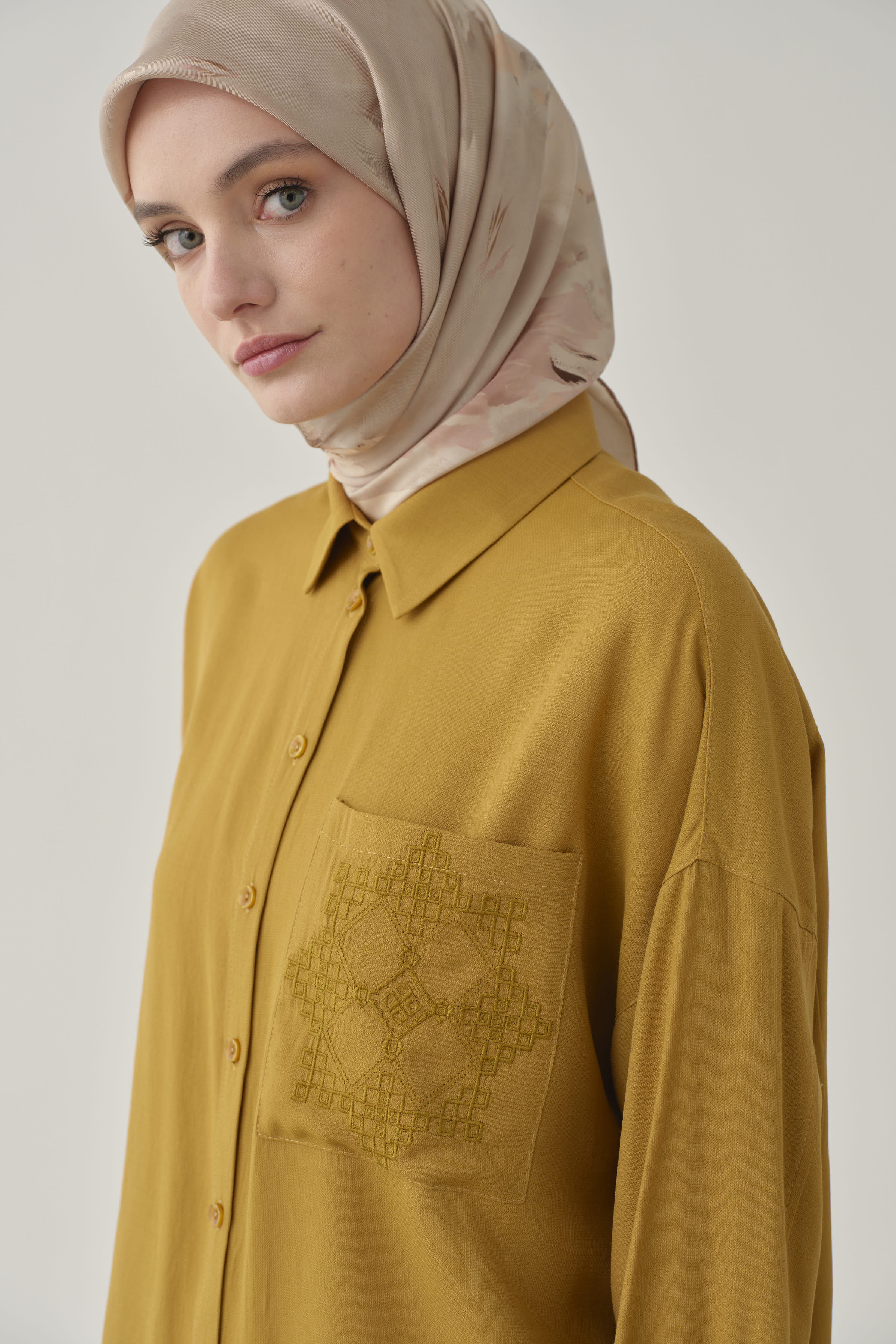 Nakışlı Cep Detaylı Gömlek - Hardal TUGBA