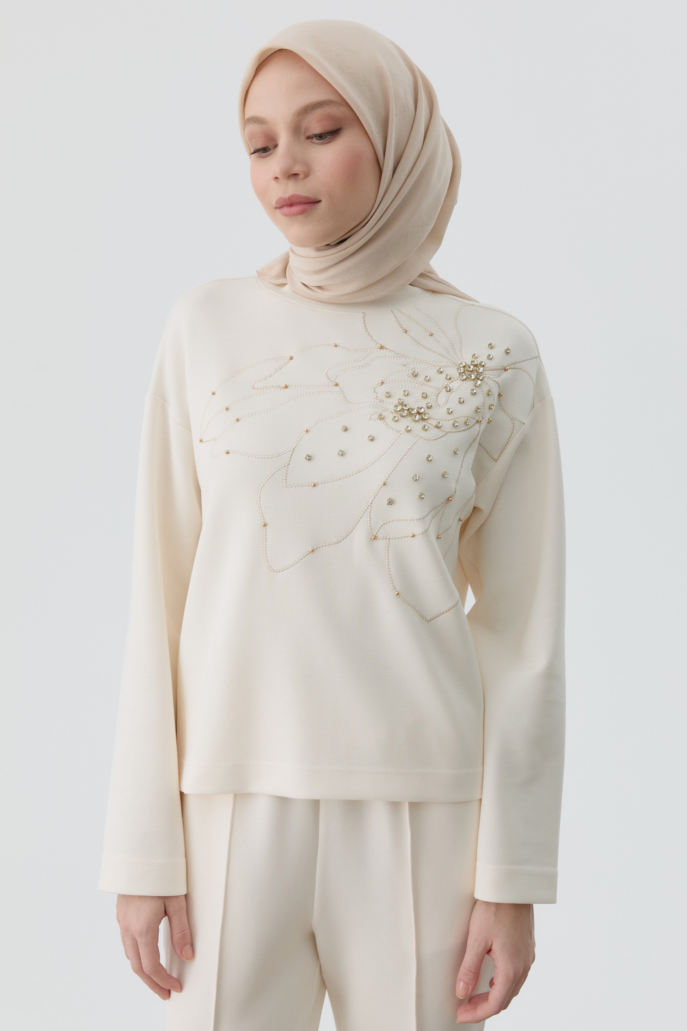 Nakışlı Taşlı Örme Sweat - Ekru TUGBA