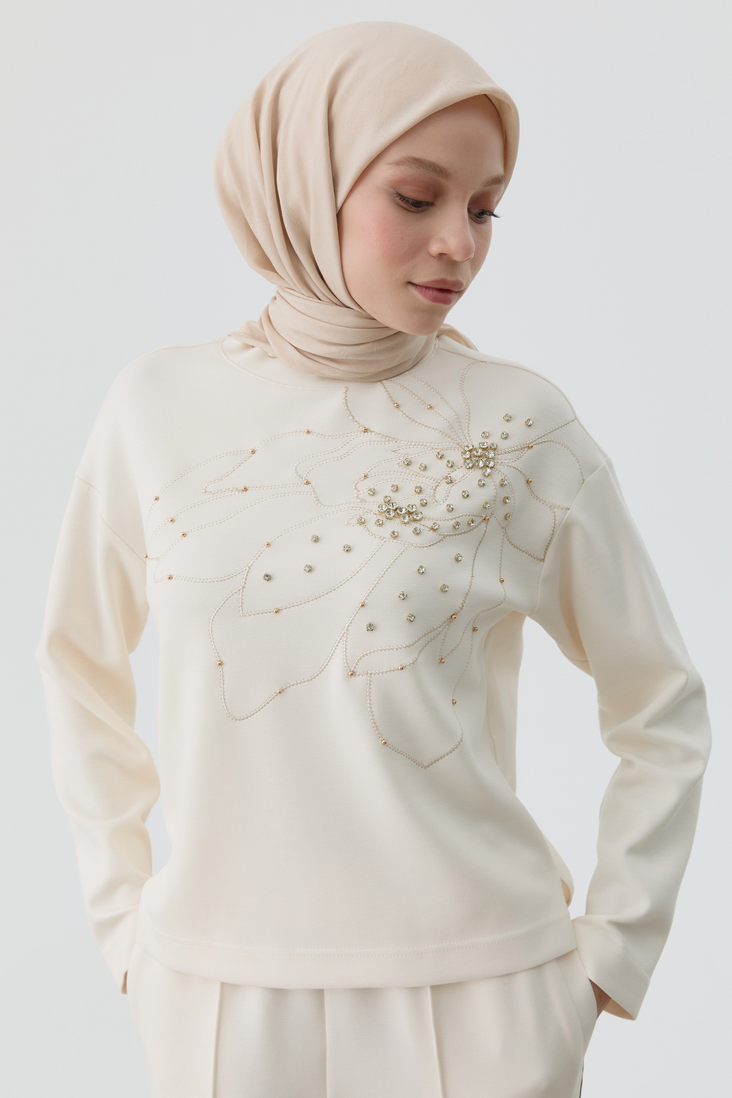 Nakışlı Taşlı Örme Sweat - Ekru TUGBA