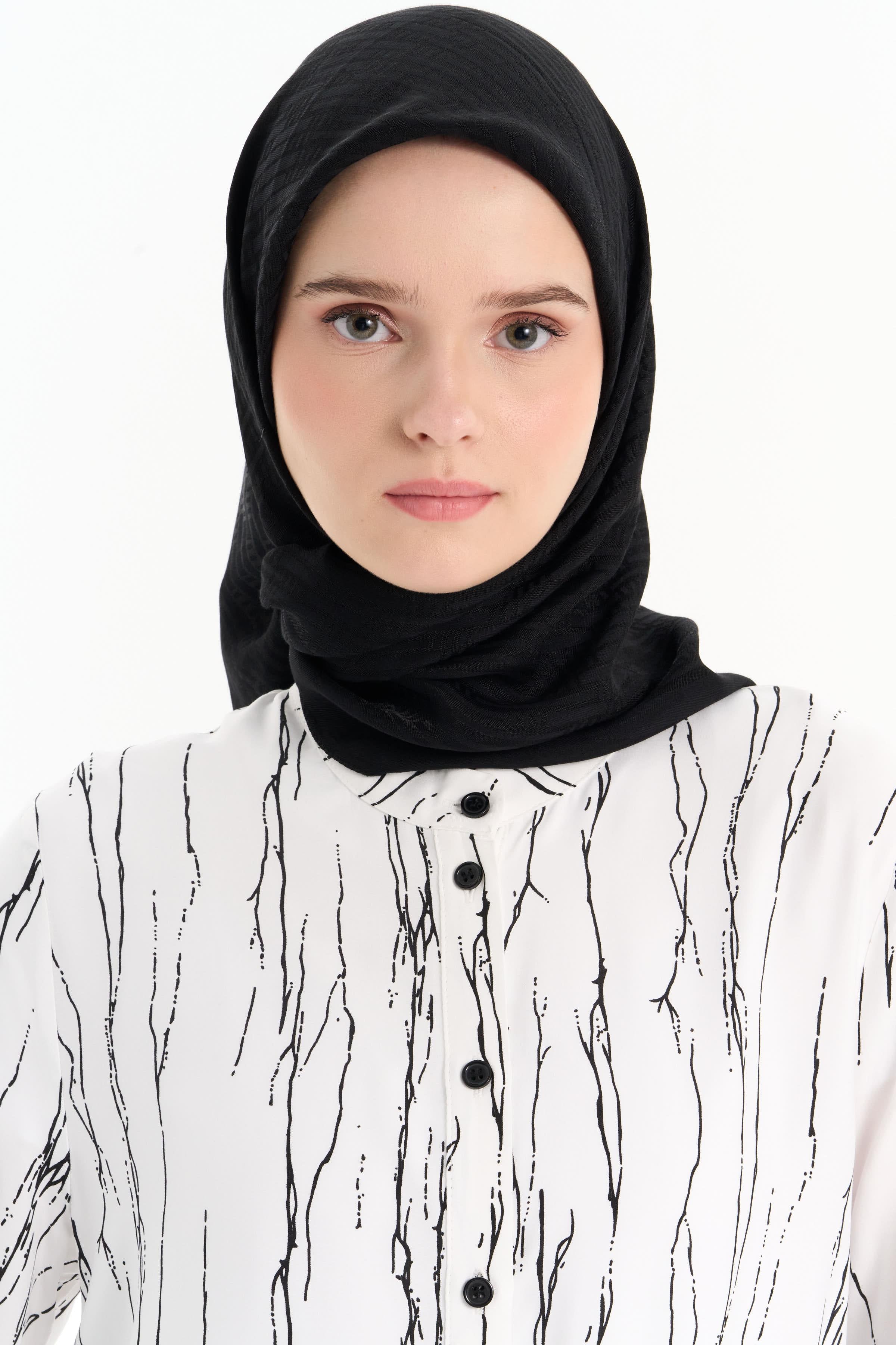 Natural Çizgisel Desen Eşarp - Siyah TUGBA