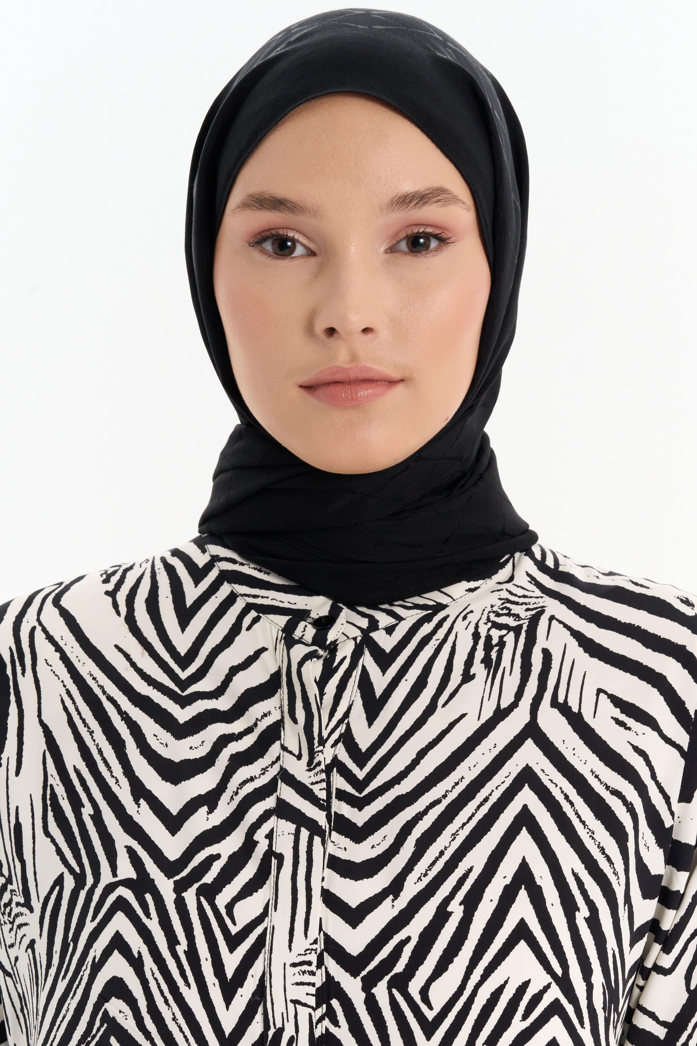 Natural Desenli Şal - Siyah TUGBA