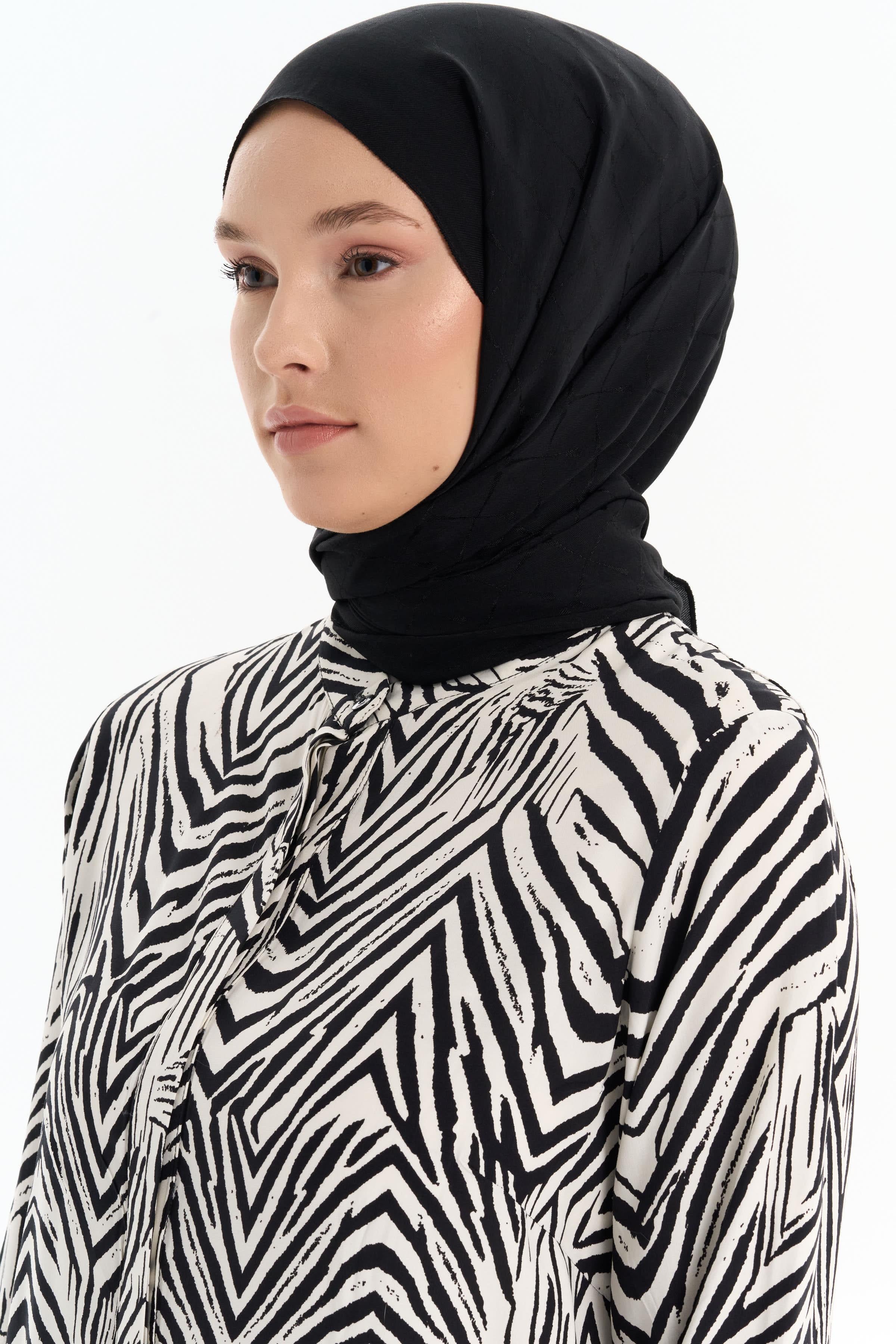 Natural Desenli Şal - Siyah TUGBA