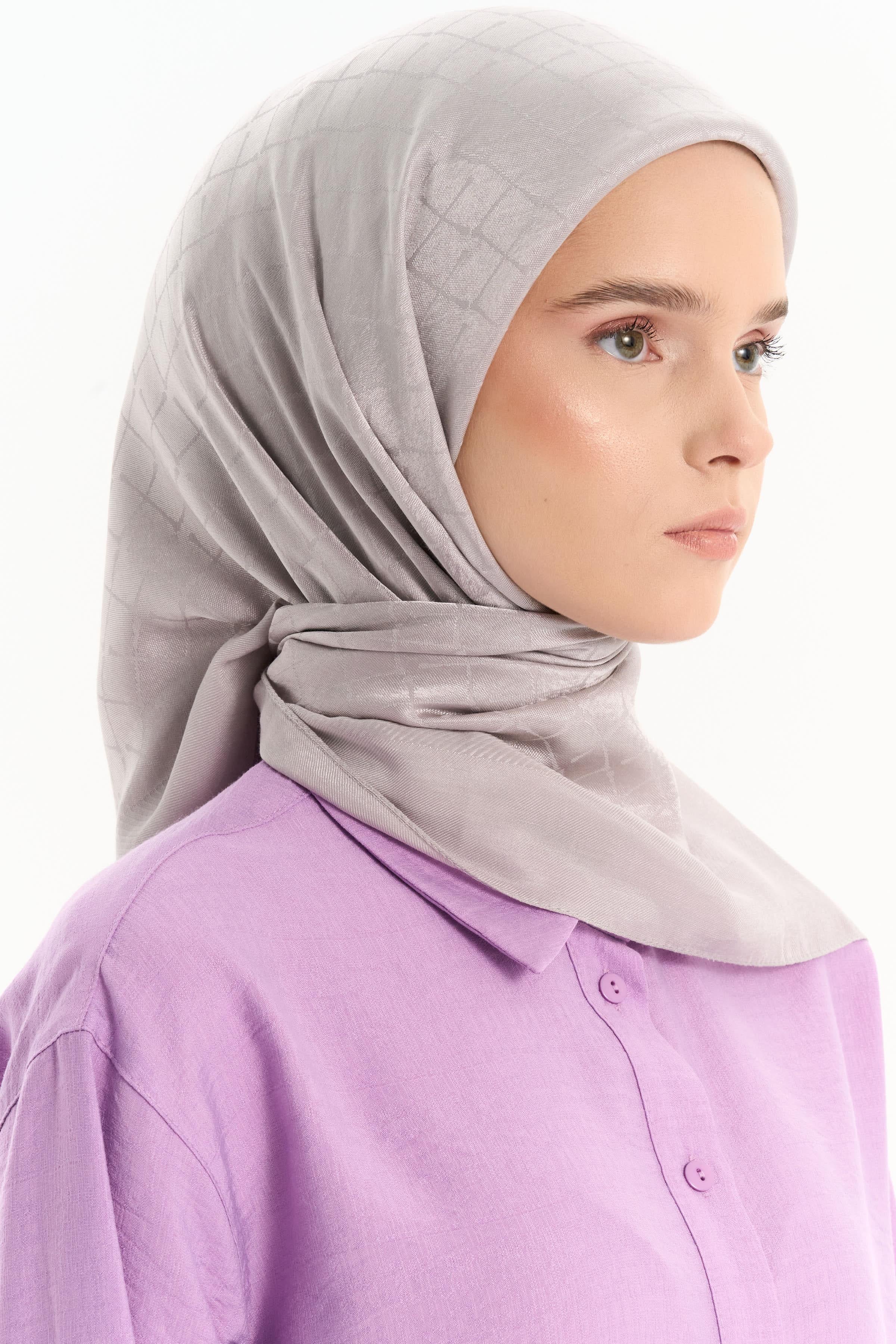 Natural Karesel Desen Eşarp - Gri TUGBA