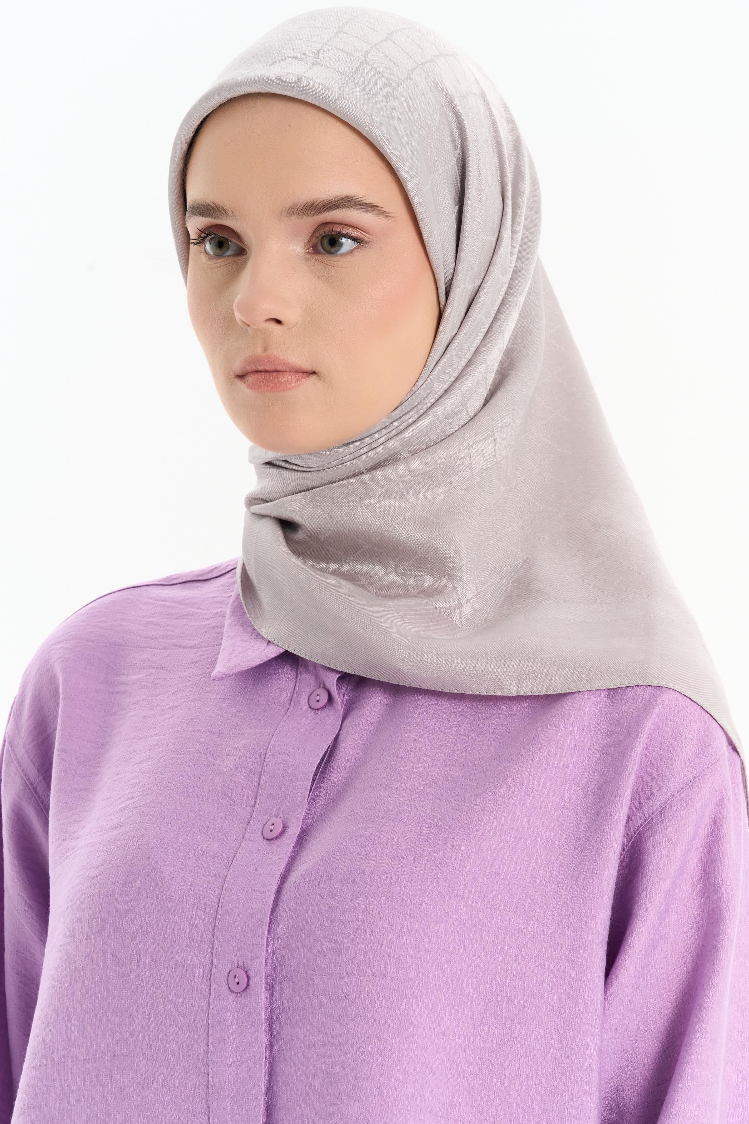 Natural Karesel Desen Eşarp - Gri TUGBA