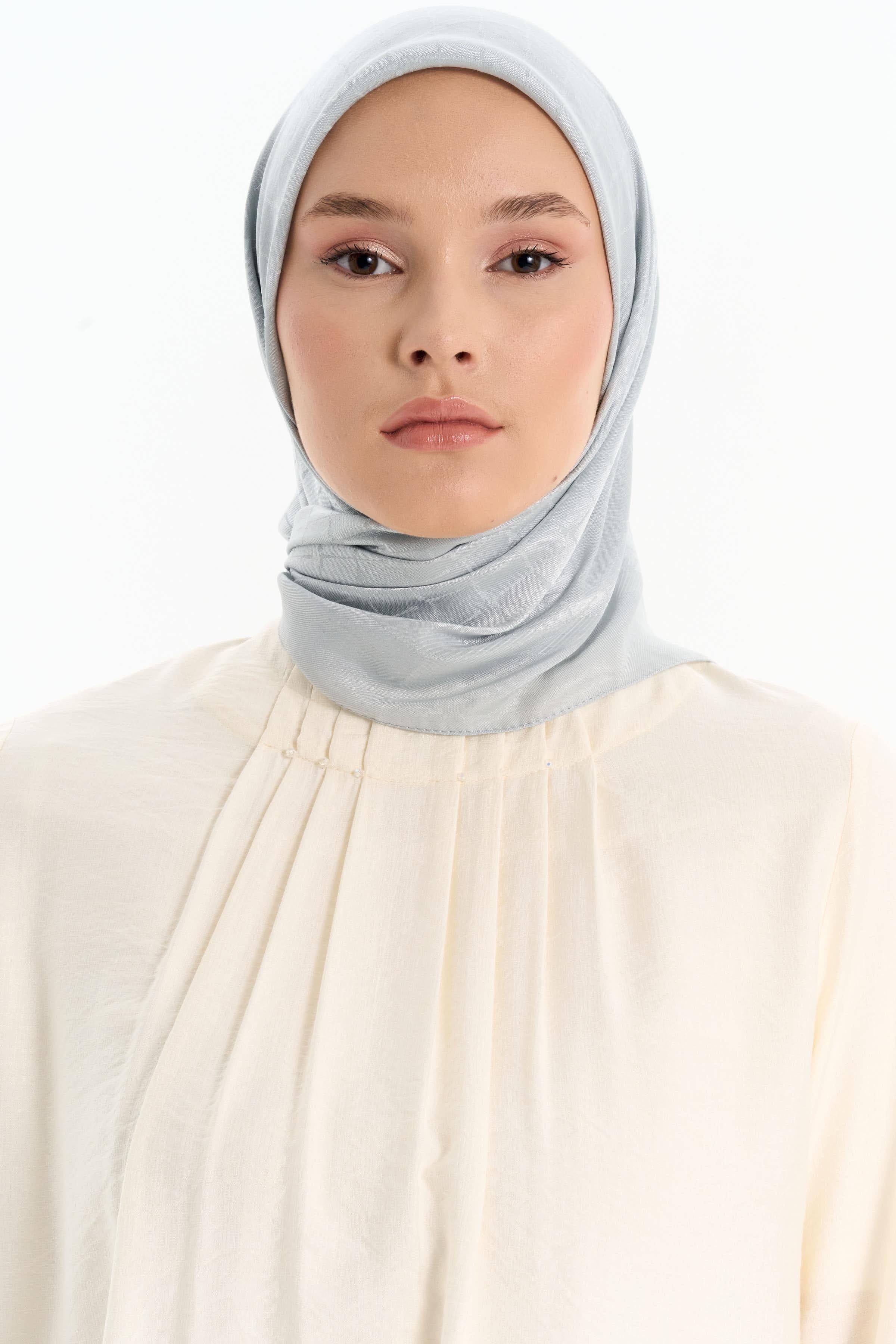 Natural Karesel Desen Eşarp - Gümüş TUGBA