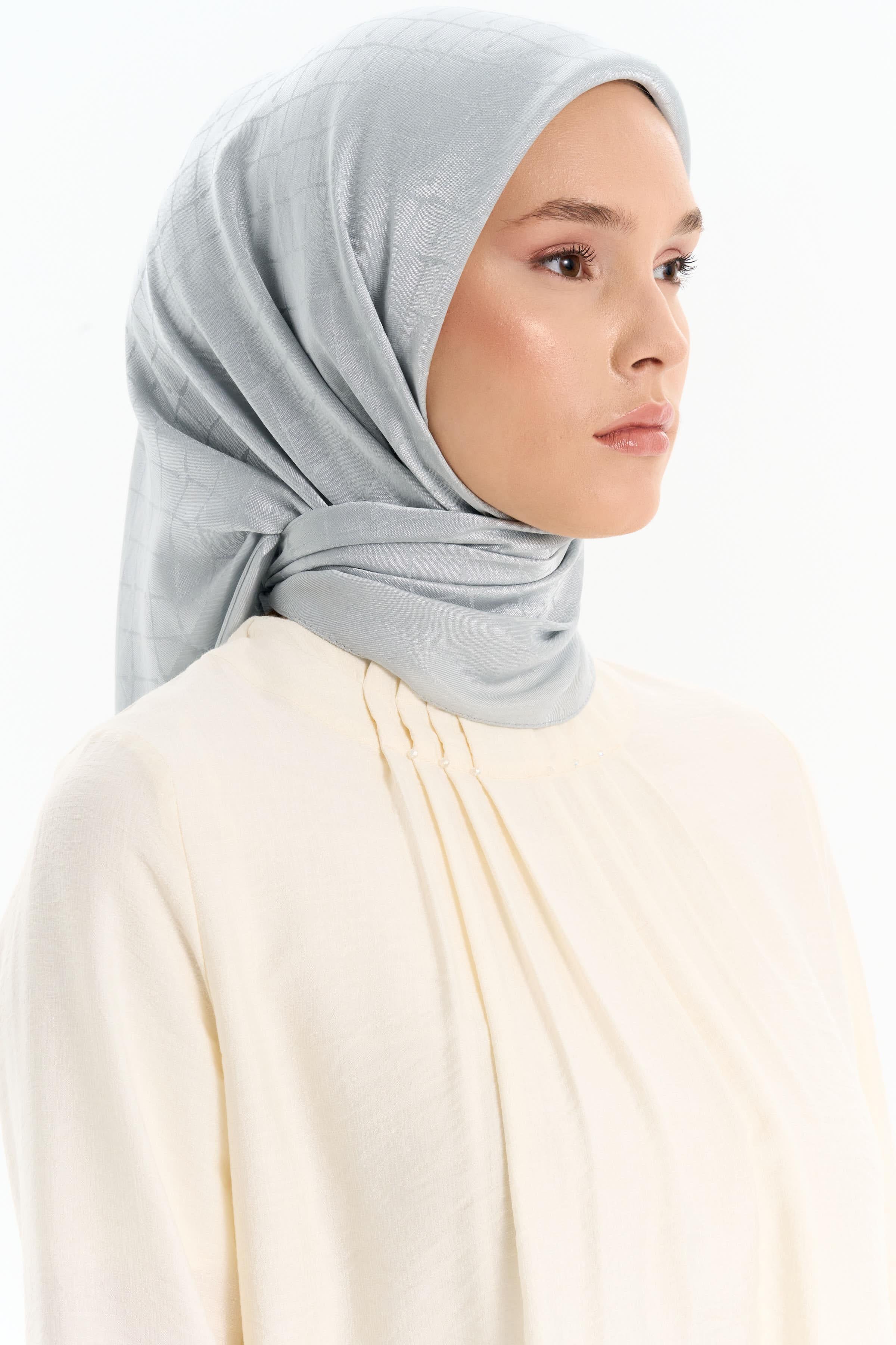 Natural Karesel Desen Eşarp - Gümüş TUGBA