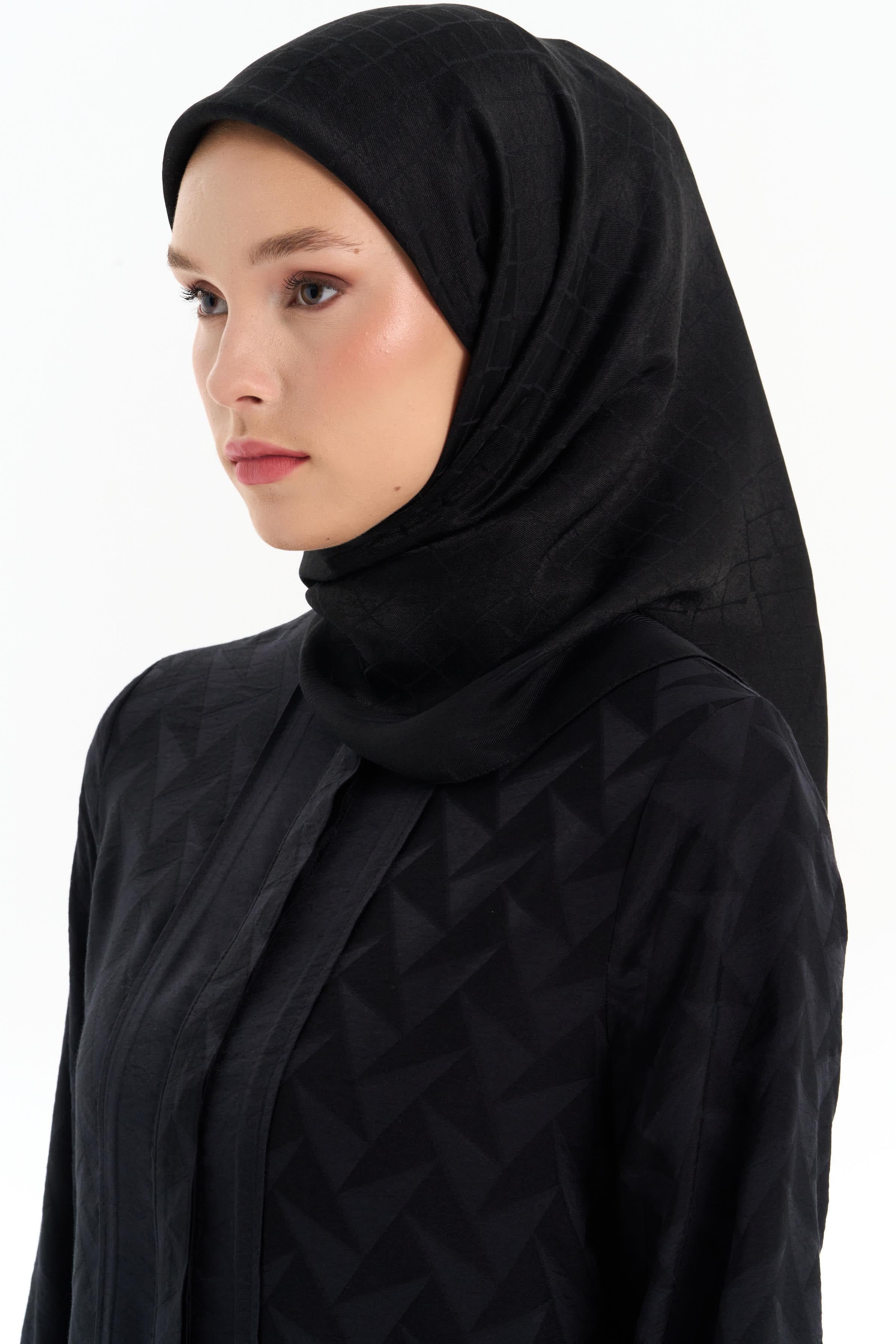 Natural Karesel Desen Eşarp - Siyah TUGBA