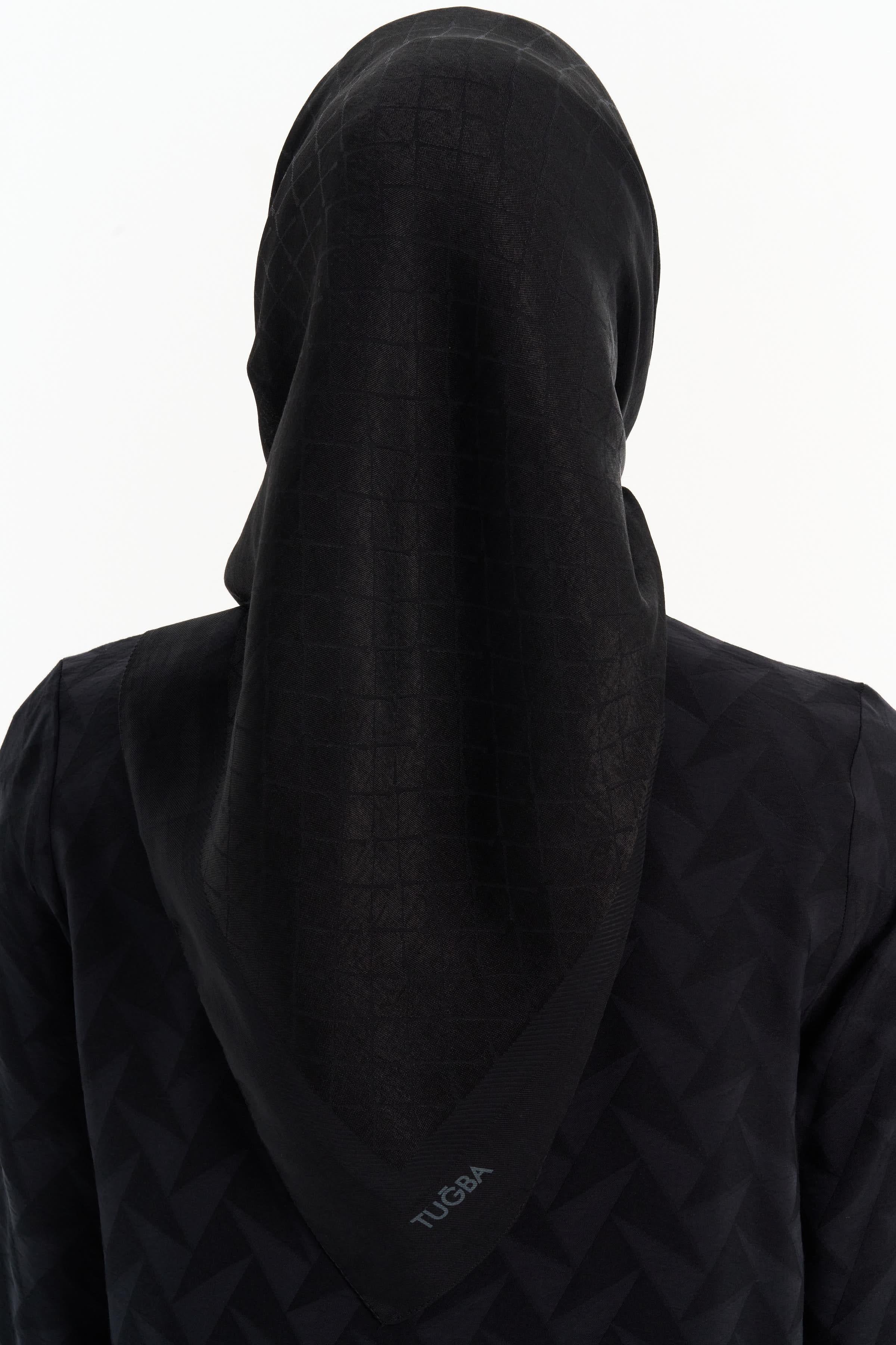 Natural Karesel Desen Eşarp - Siyah TUGBA