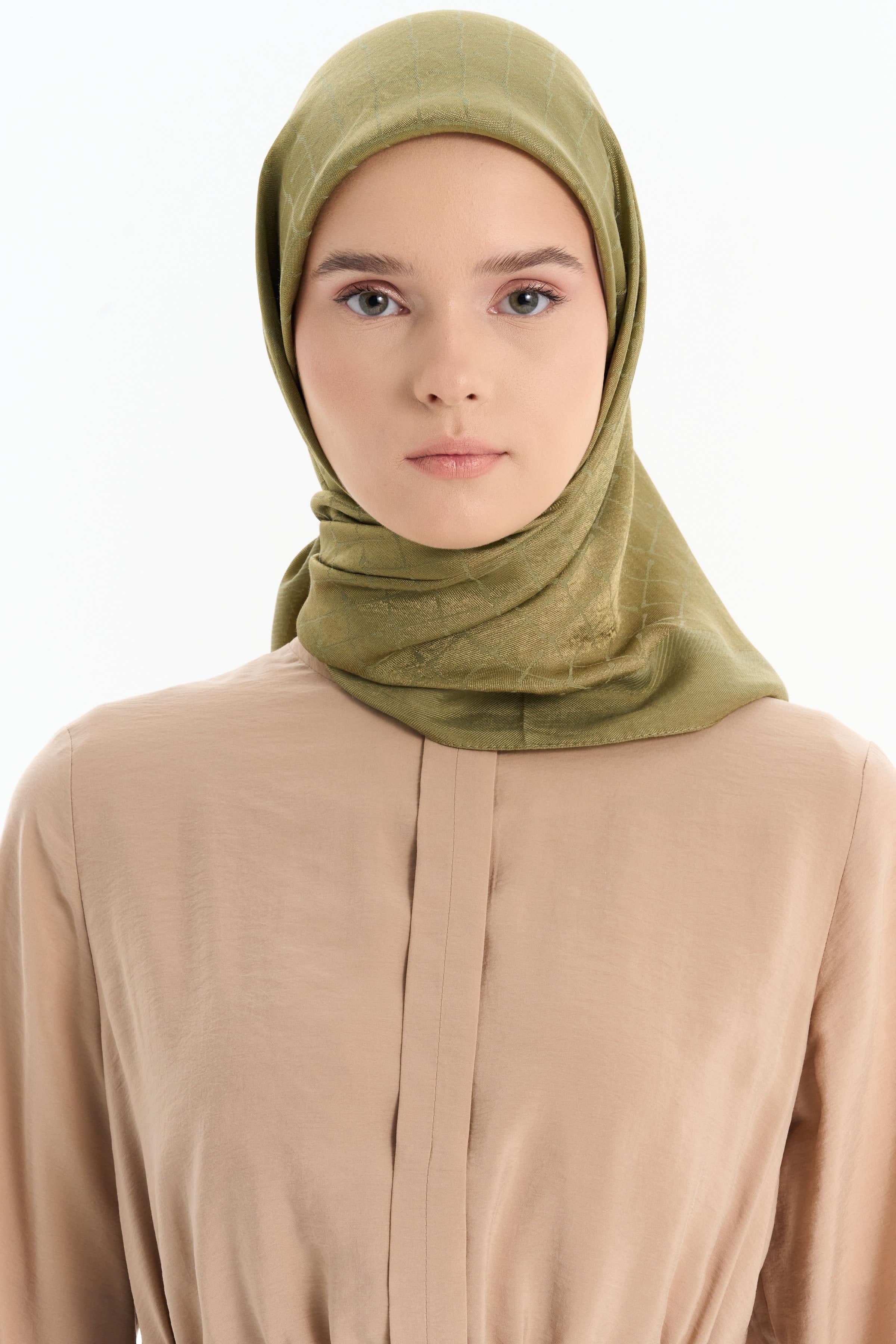 Natural Karesel Desen Eşarp - Yeşil TUGBA