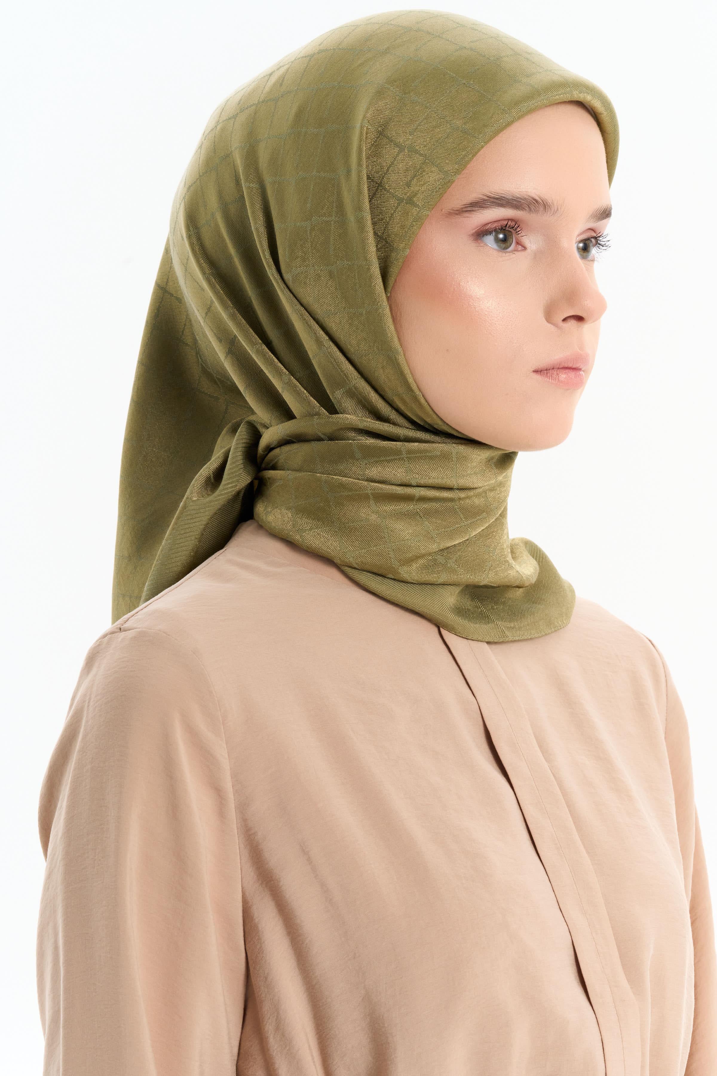 Natural Karesel Desen Eşarp - Yeşil TUGBA