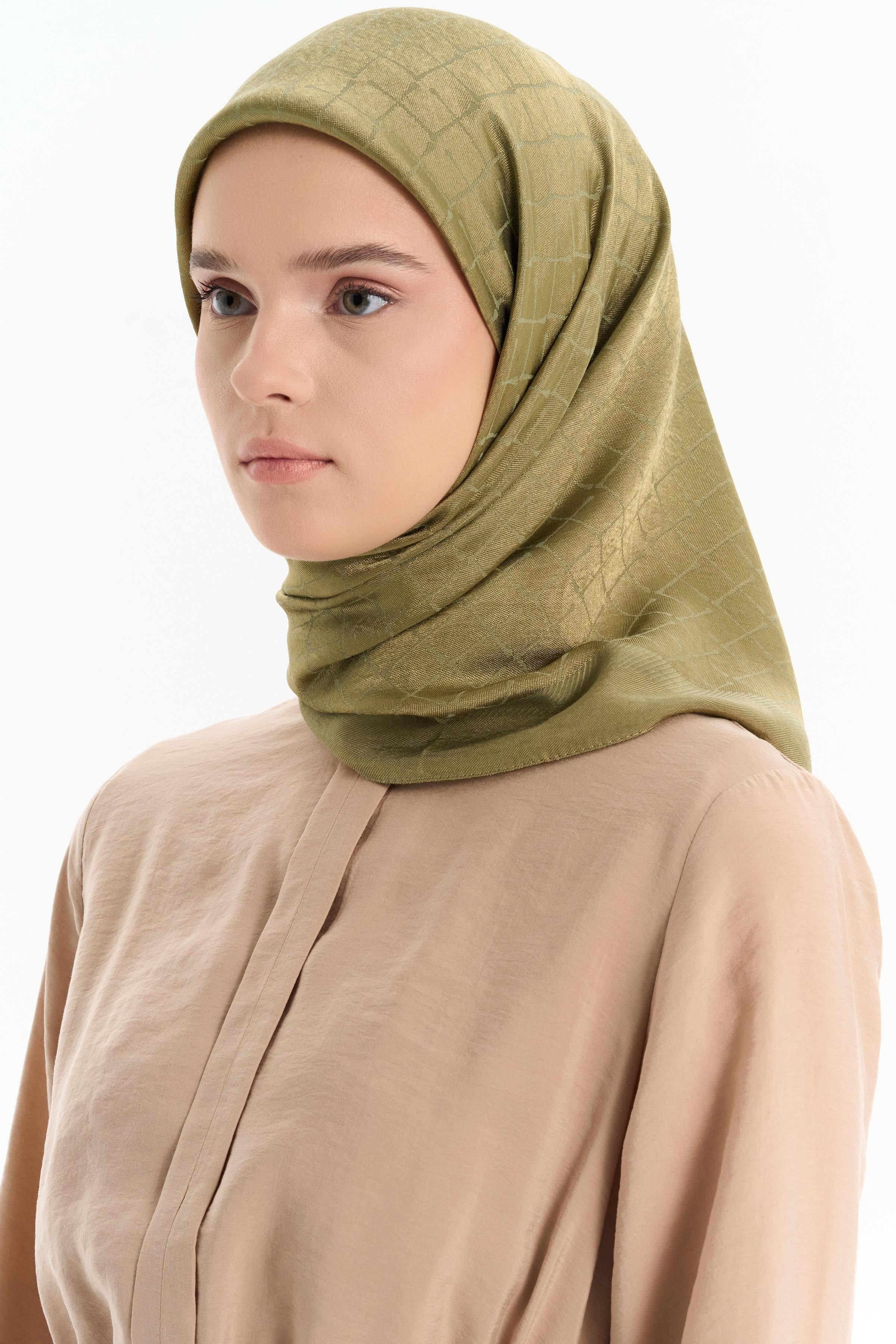 Natural Karesel Desen Eşarp - Yeşil TUGBA