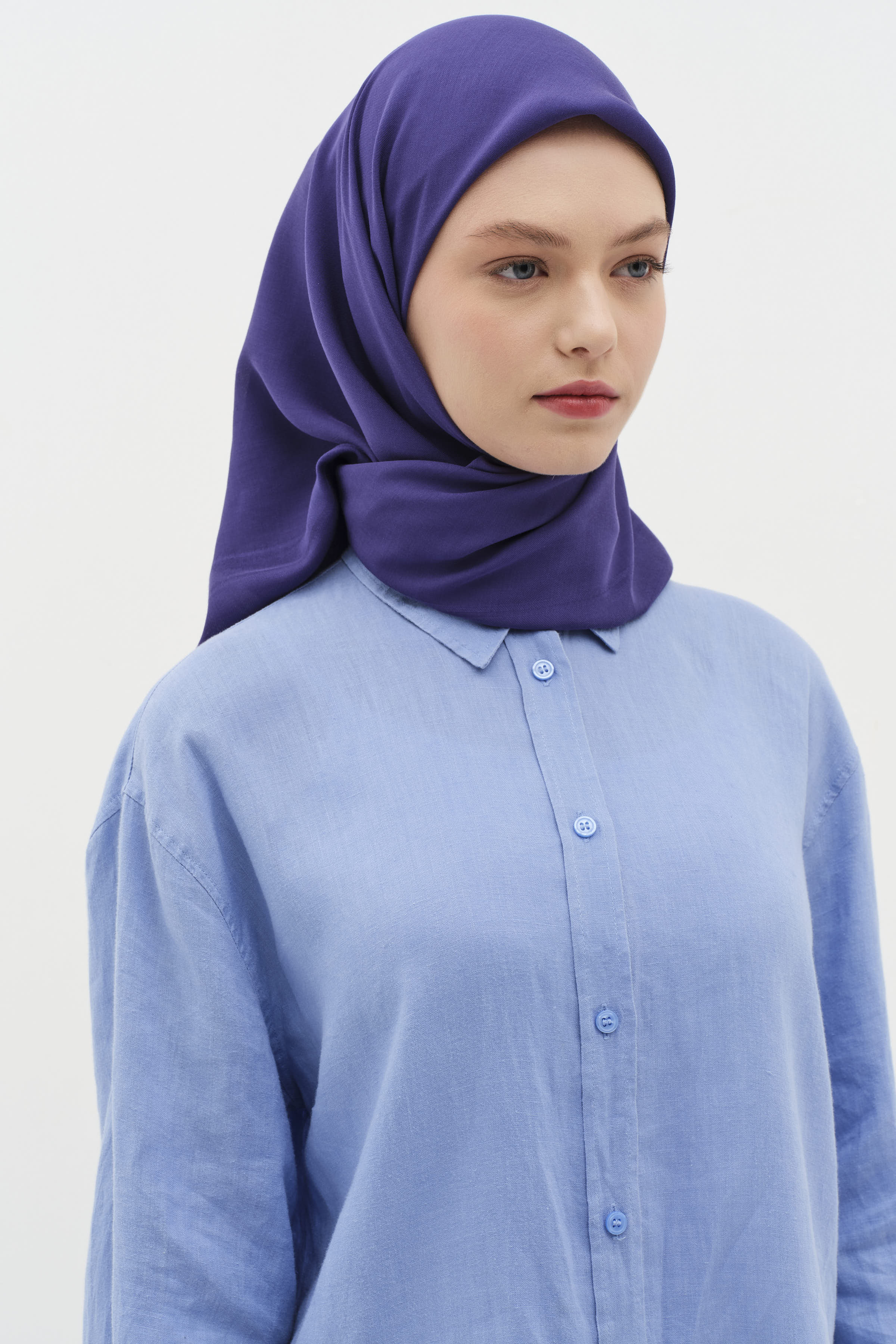 Natural Kenar Detaylı Eşarp - Lacivert TUGBA