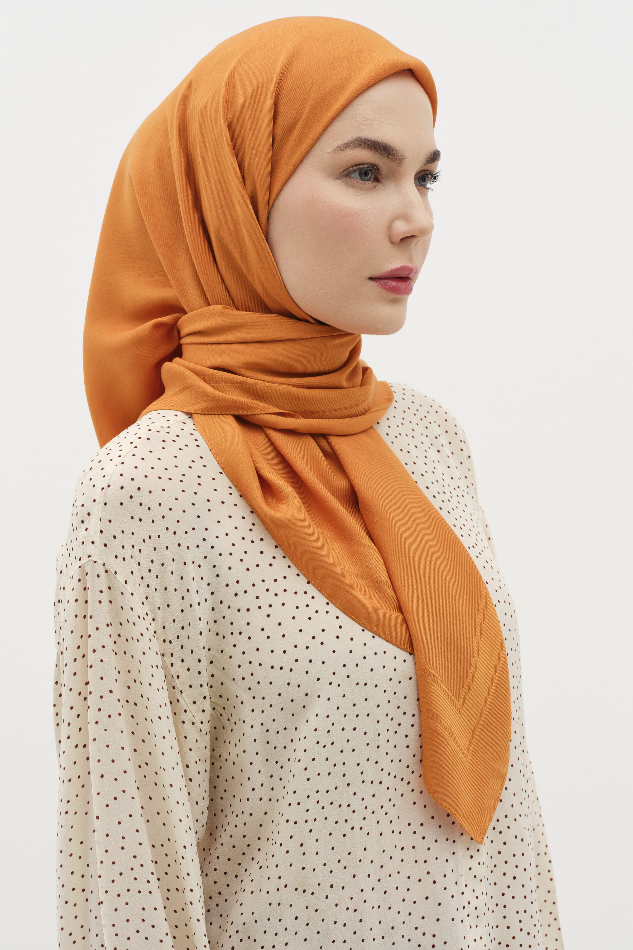 Natural Kenar Detaylı Eşarp - Taba TUGBA