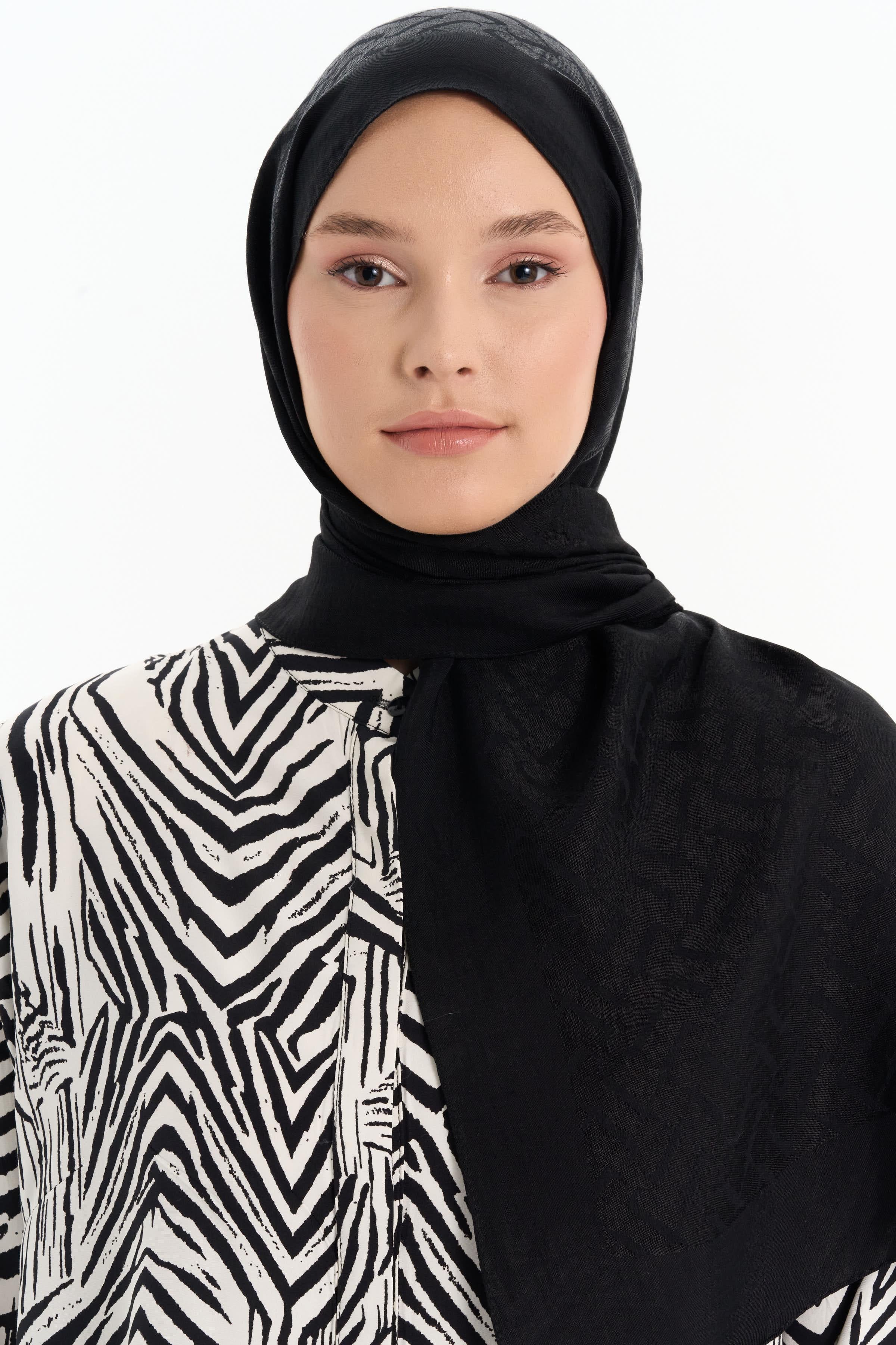 Natural T Desen Şal - Siyah TUGBA