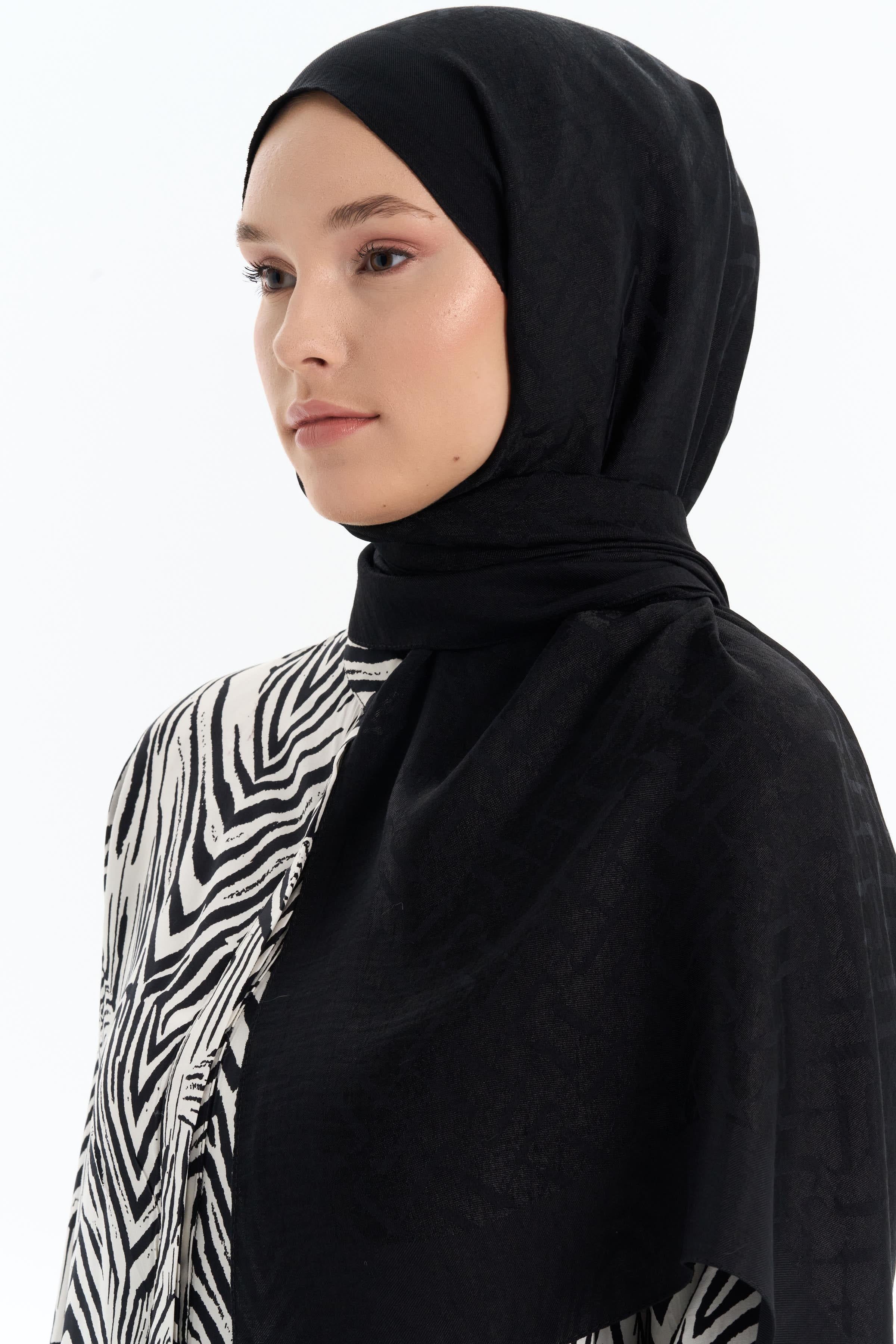 Natural T Desen Şal - Siyah TUGBA