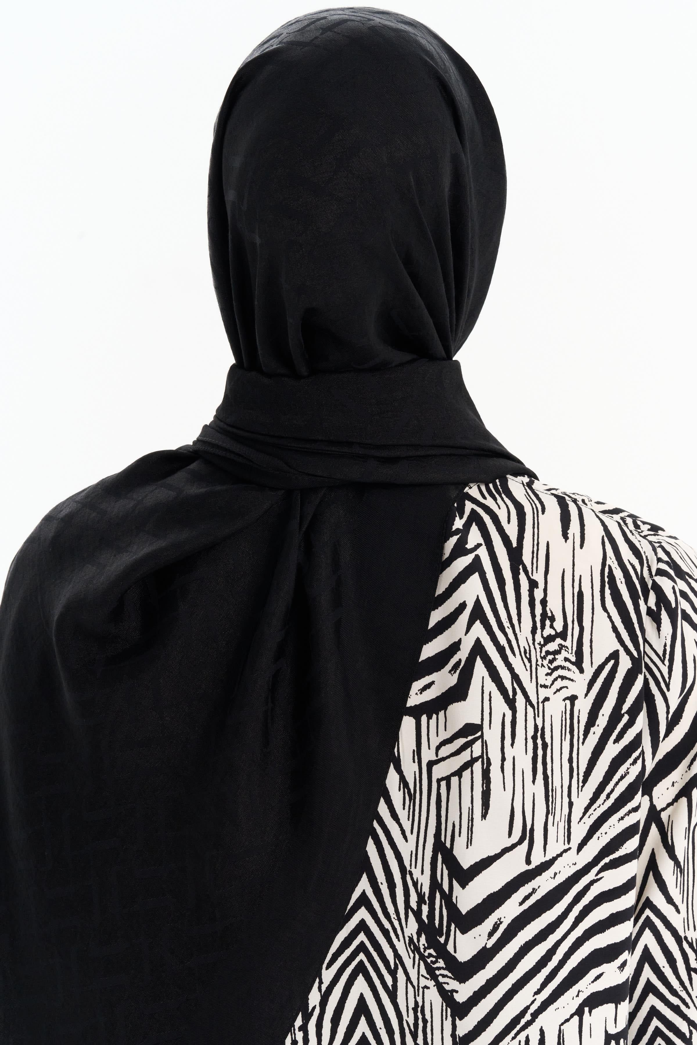 Natural T Desen Şal - Siyah TUGBA