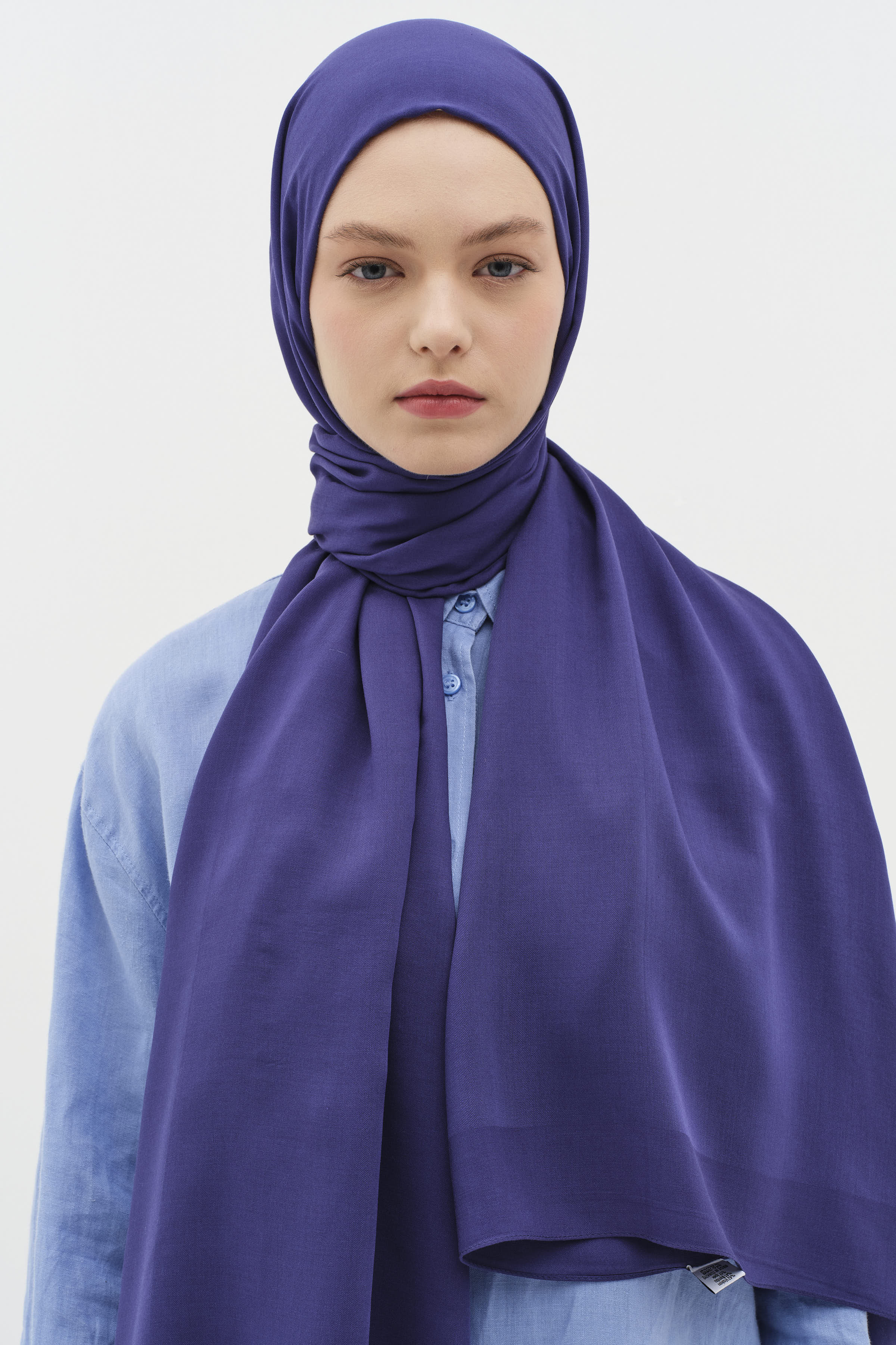 Natural Ton Sür Ton Kenarlı Şal - Lacivert TUĞBA