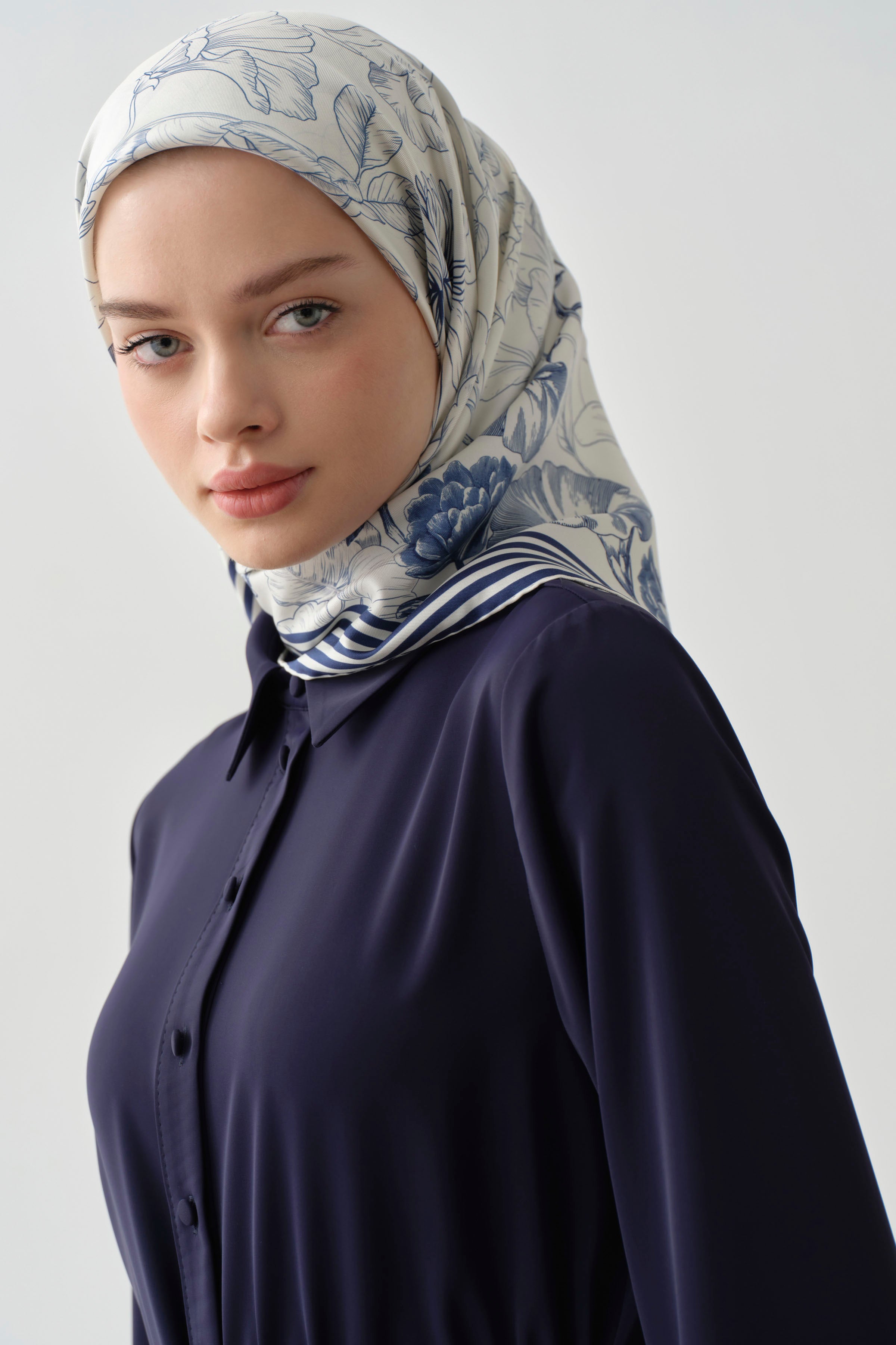 Nazenin Twill İpek Eşarp - Ekru TUGBA