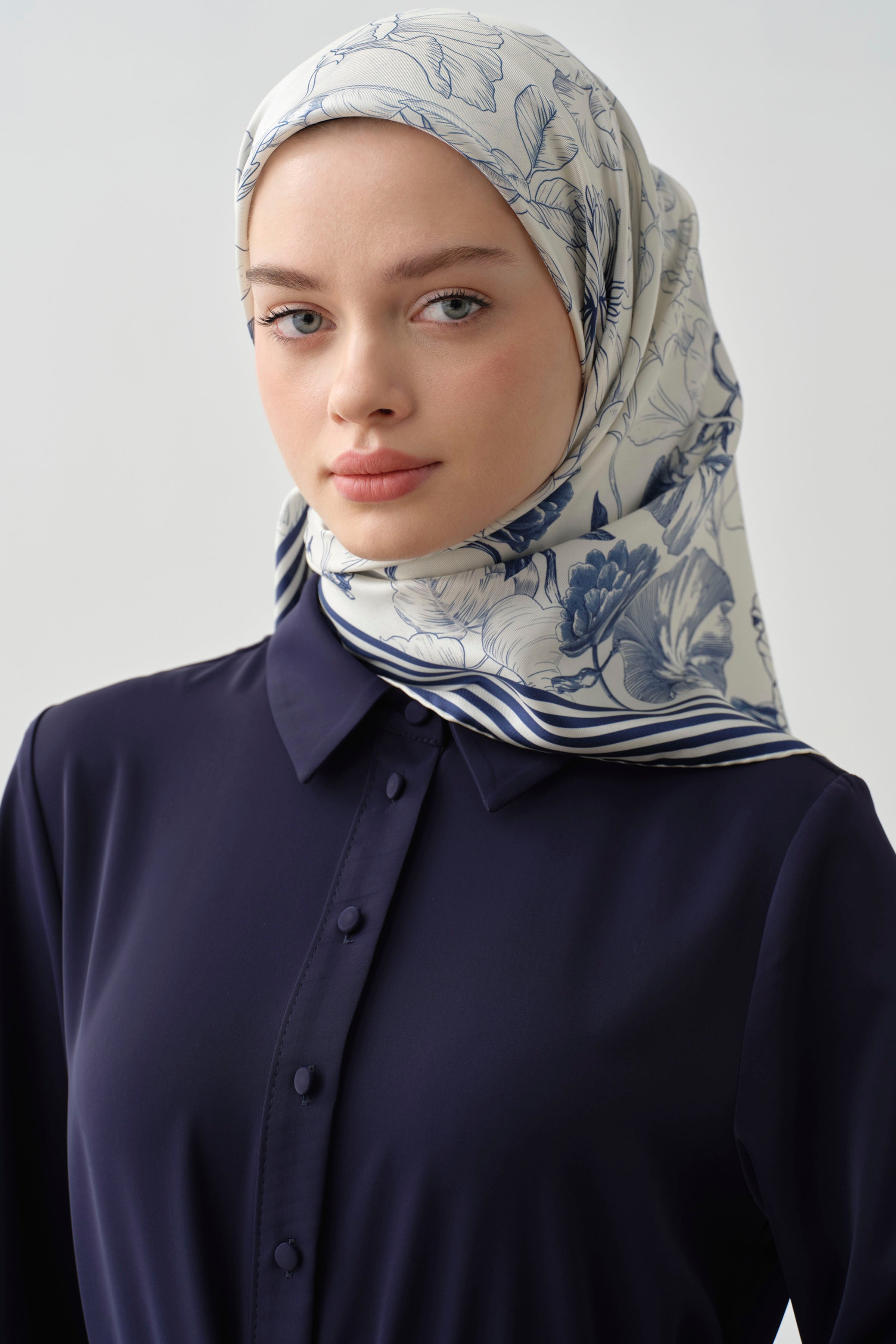 Nazenin Twill İpek Eşarp - Ekru TUGBA