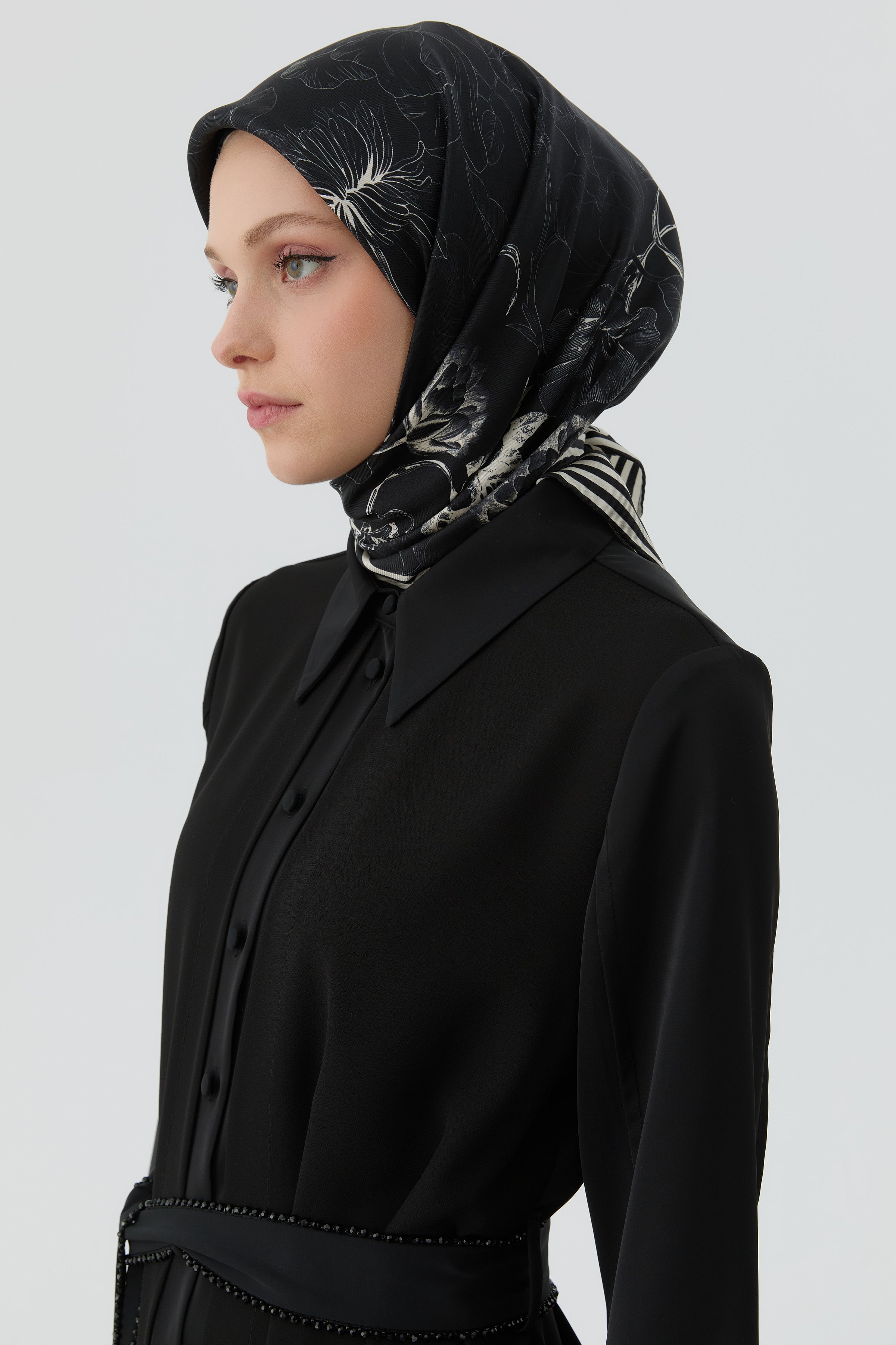 Nazenin Twill İpek Eşarp - Siyah TUGBA